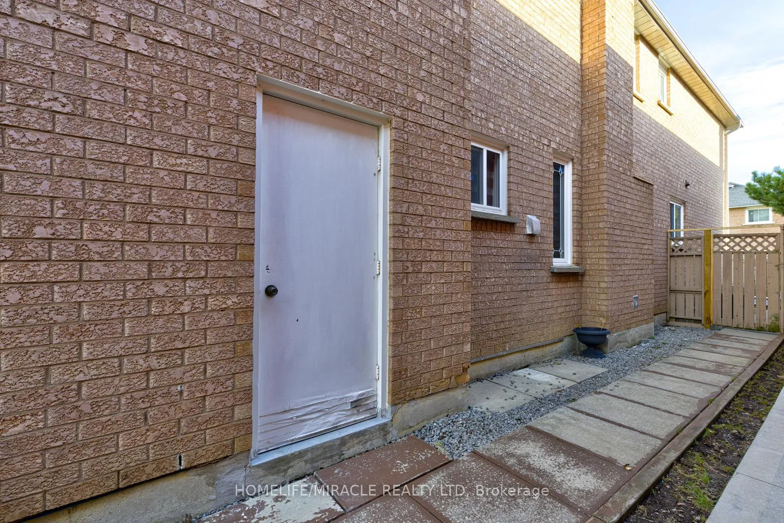 Photo 48 of 32 Pennsylvania Avenue, Brampton, Fletcher's Creek South — HOMEH
