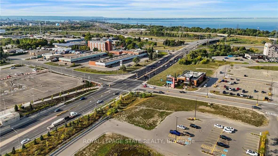 Photo 3 of 23 Centennial Parkway S, Hamilton, Stoney Creek — HOMEH