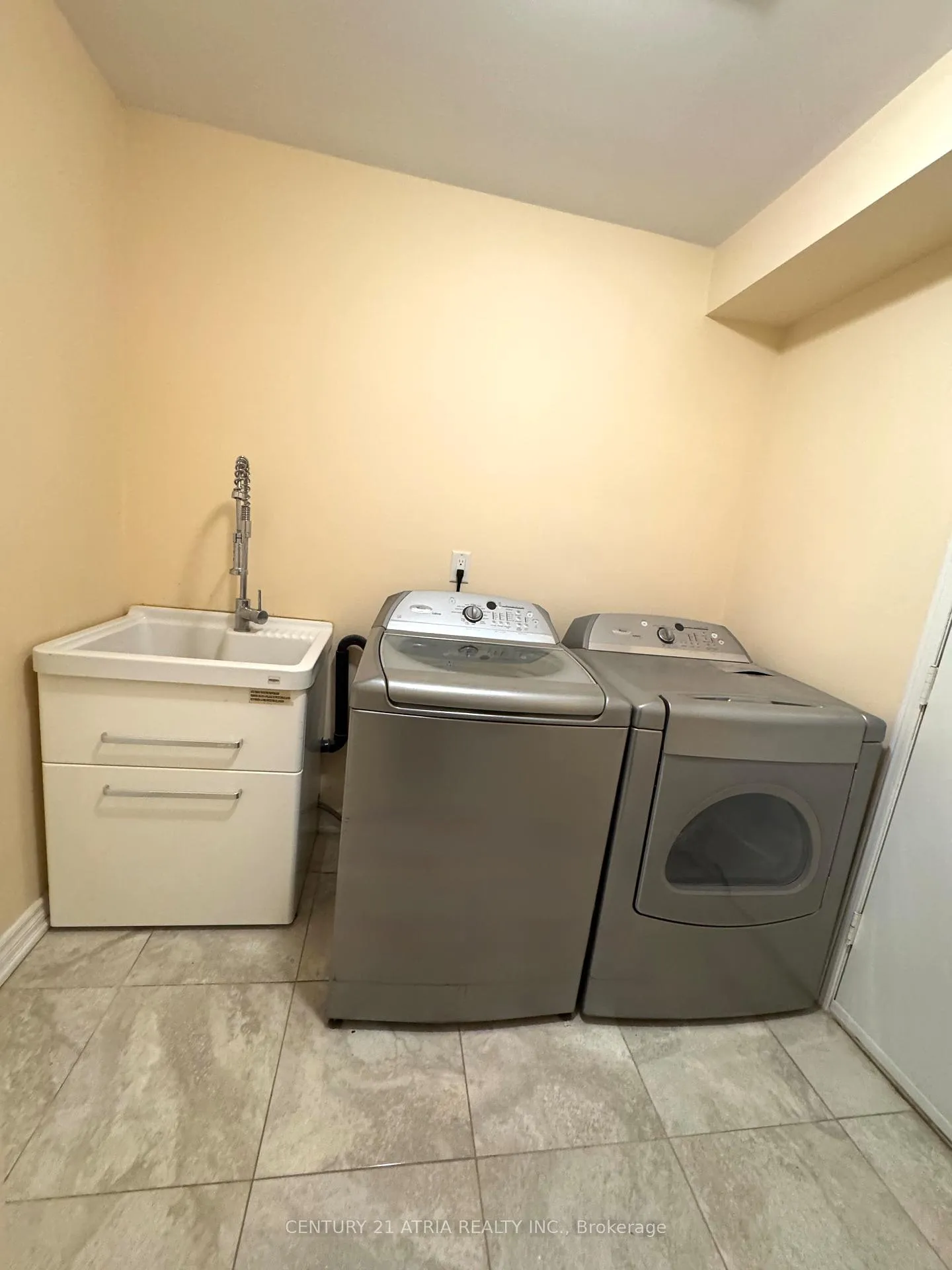 Photo 33 of 15 Timpson Drive, Aurora, Aurora Highlands — HOMEH