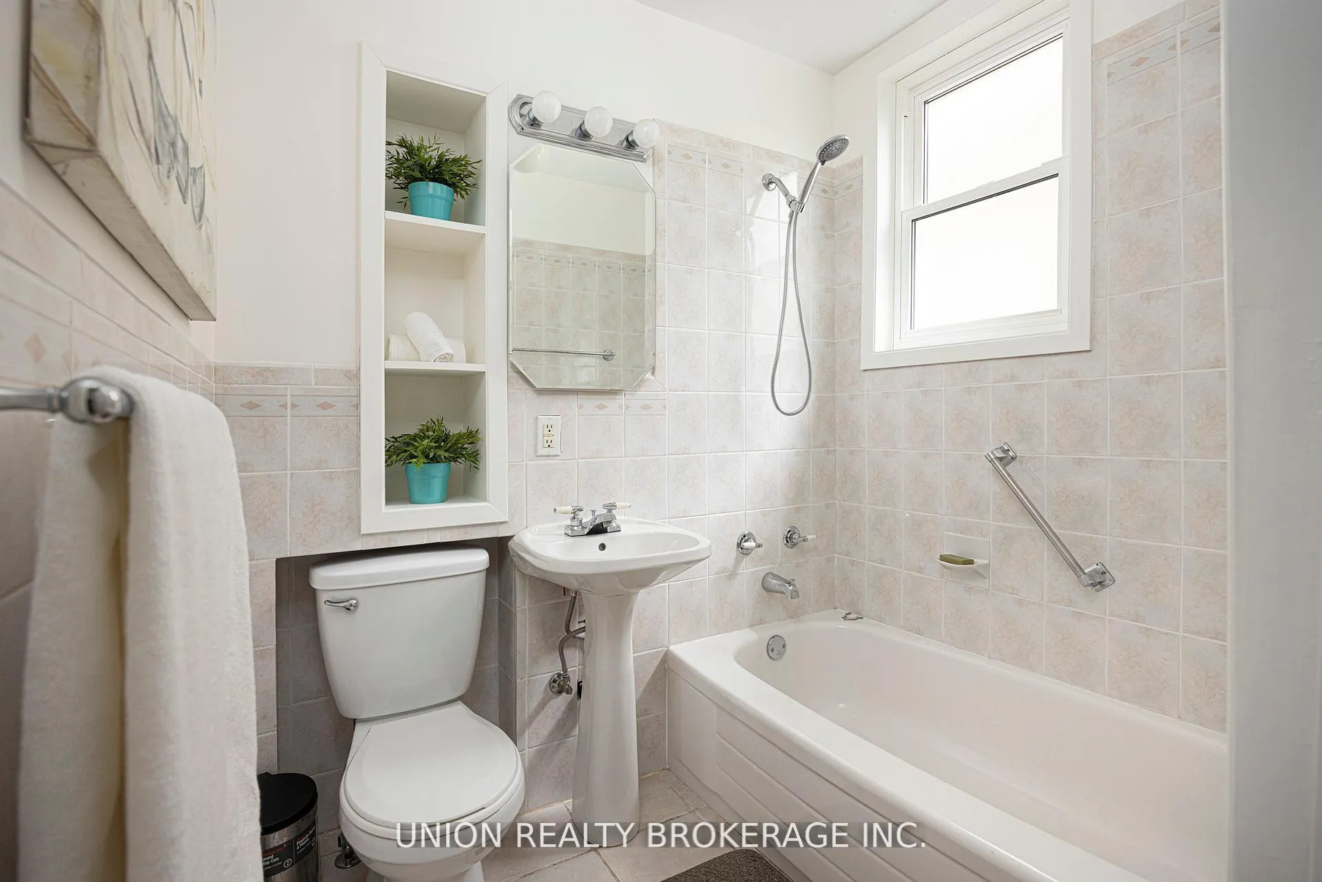 Photo 15 of 9 Elmer Avenue, Toronto, The Beaches — HOMEH