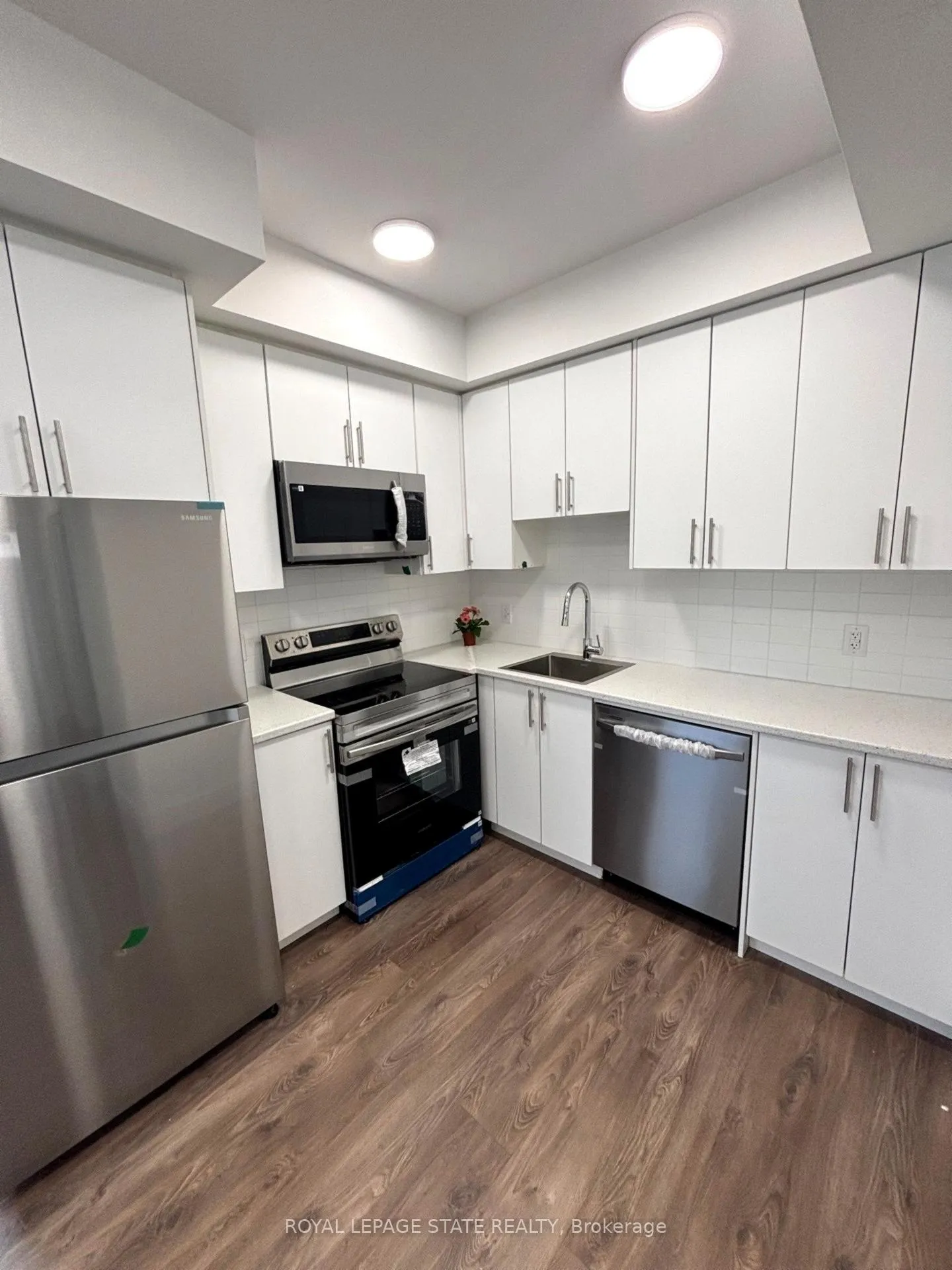 Photo 4 of Unit 120, 6638 Mcleod Road, Niagara Falls, Oldfield — HOMEH