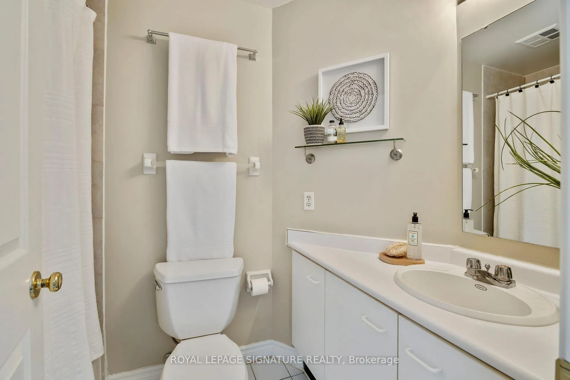 Photo 11 of Unit 217, 189 Lake Driveway, Ajax, South West — HOMEH