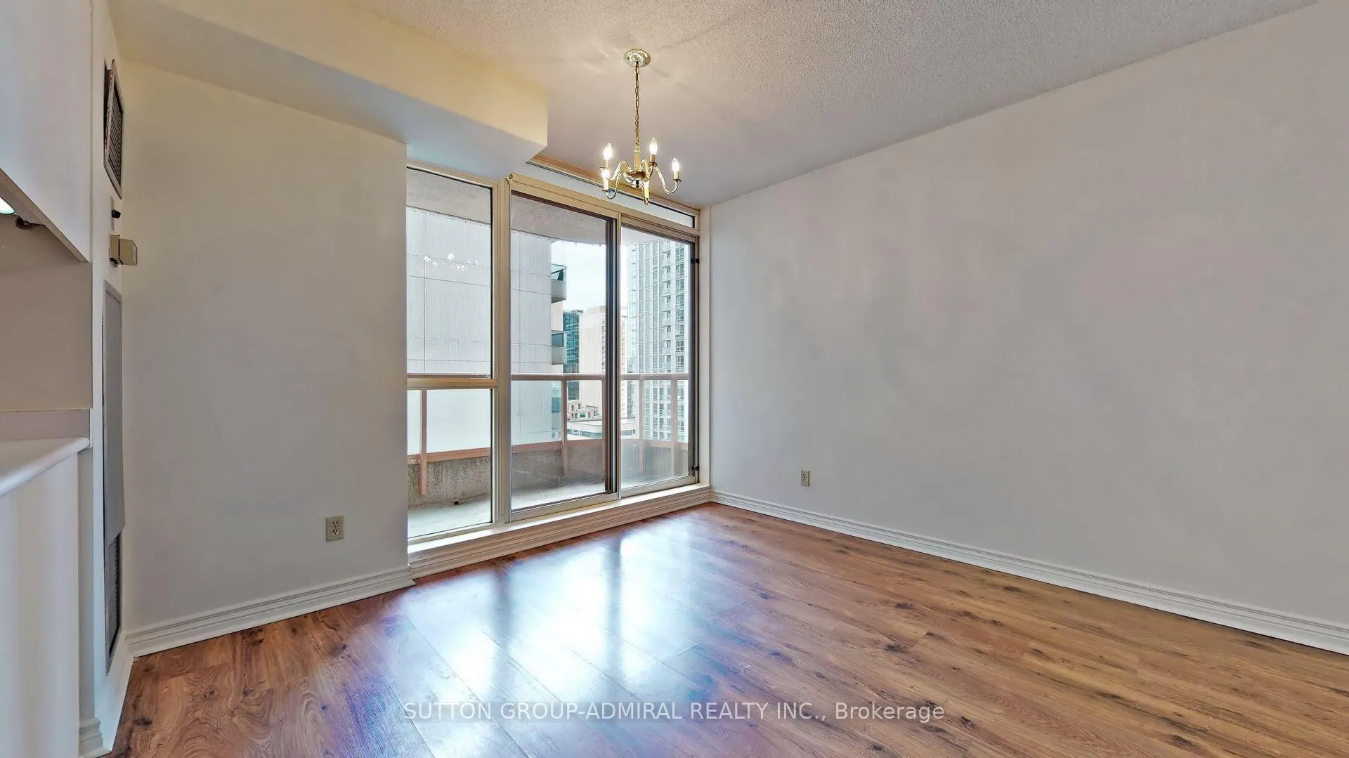 Photo 7 of Unit 2507, 736 Bay Street, Toronto, Bay Street Corridor — HOMEH