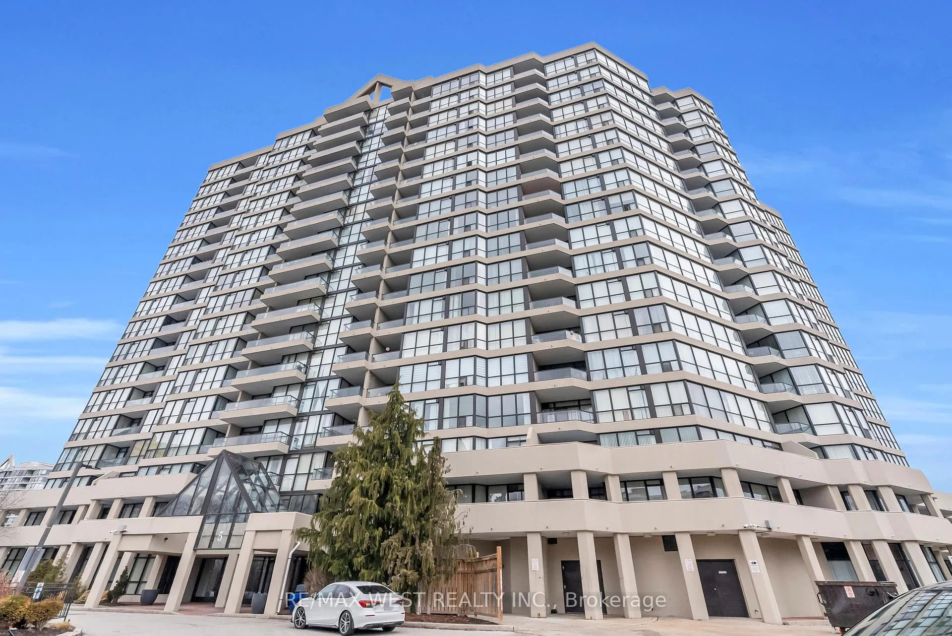 Photo 2 of Unit 1403, 5 Rowntree Road, Etobicoke, Mount Olive-Silverstone-Jamestown — HOMEH
