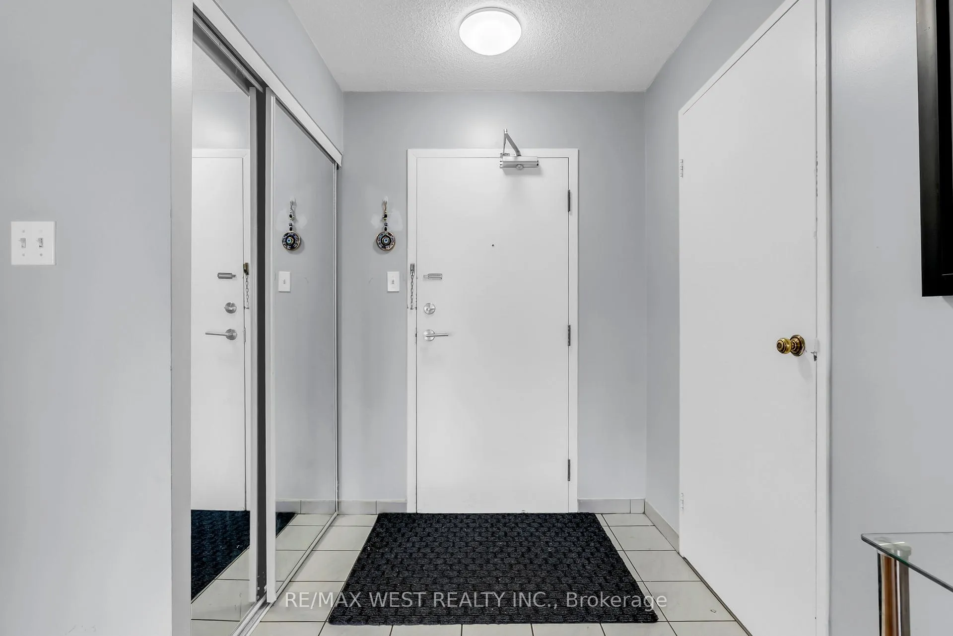 Photo 7 of Unit 1403, 5 Rowntree Road, Etobicoke, Mount Olive-Silverstone-Jamestown — HOMEH
