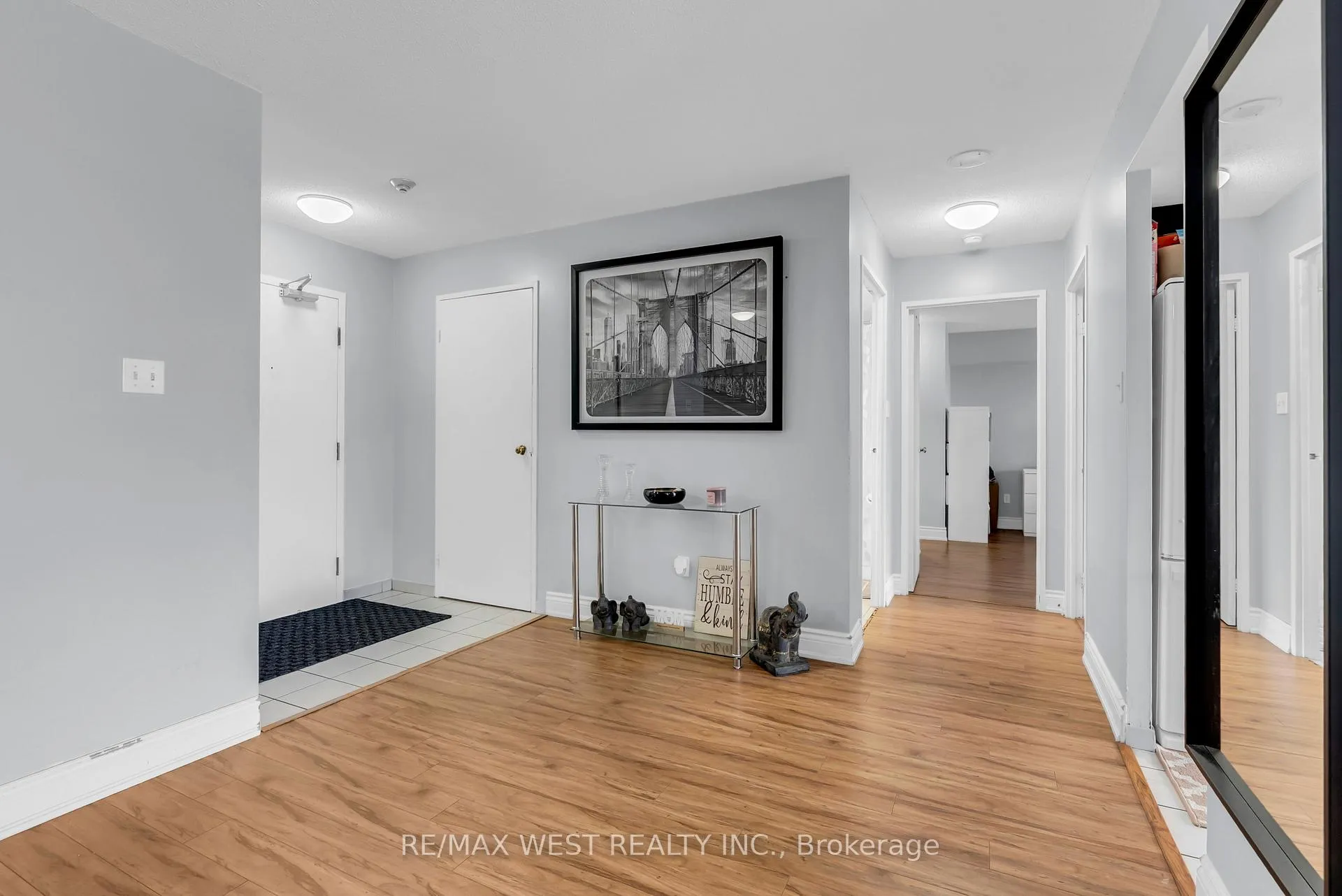 Photo 9 of Unit 1403, 5 Rowntree Road, Etobicoke, Mount Olive-Silverstone-Jamestown — HOMEH