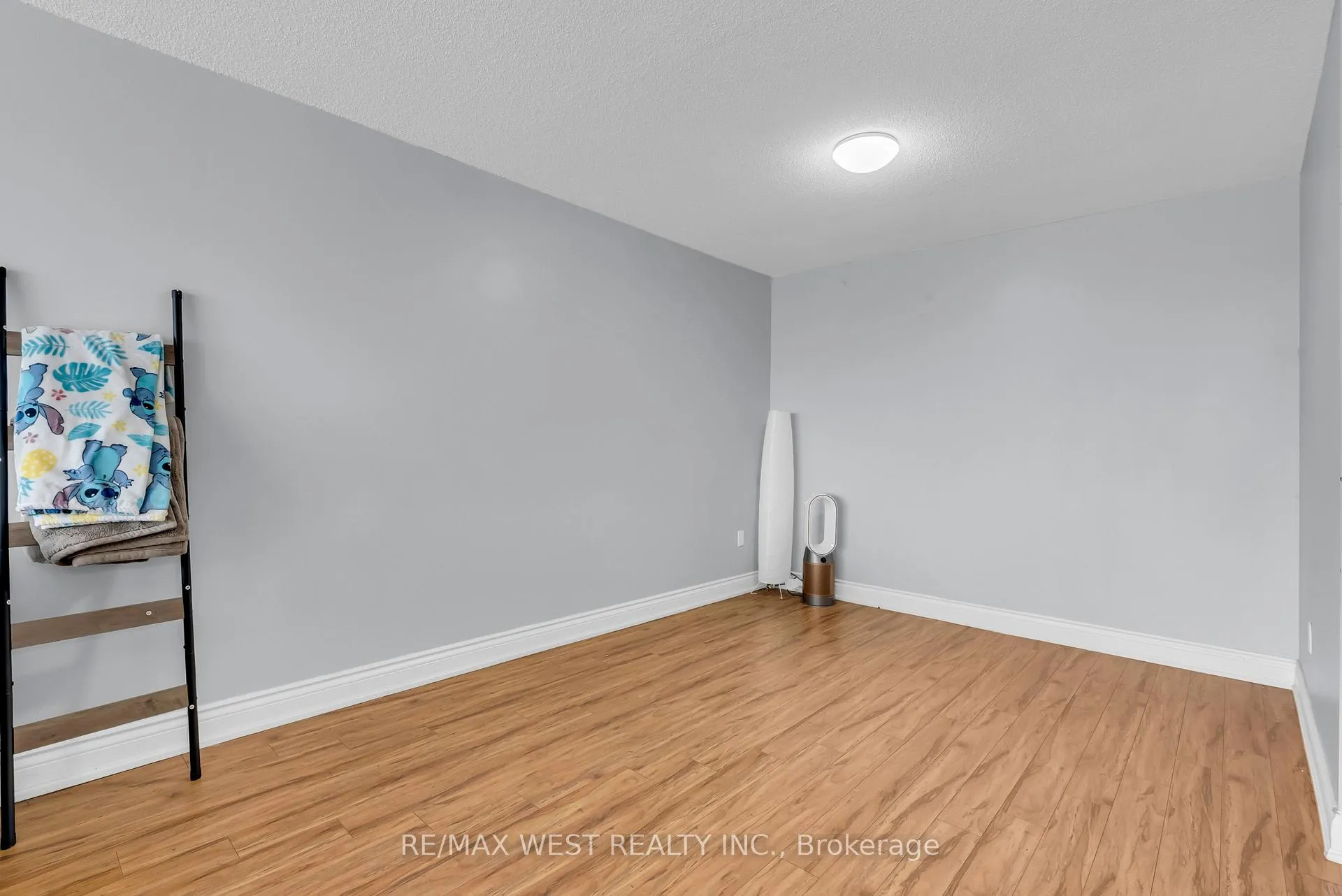 Photo 10 of Unit 1403, 5 Rowntree Road, Etobicoke, Mount Olive-Silverstone-Jamestown — HOMEH