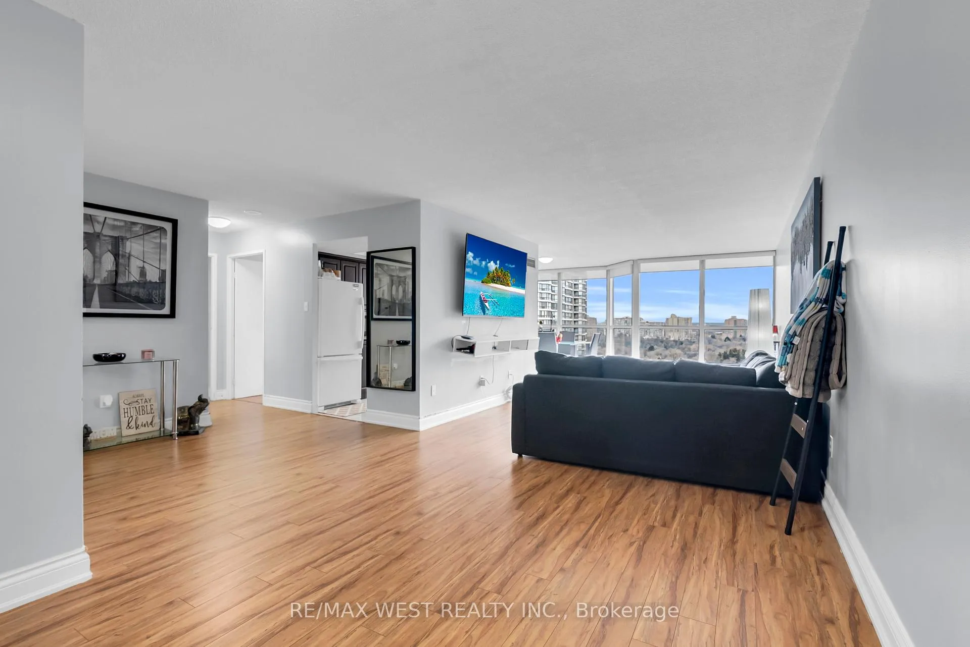 Photo 12 of Unit 1403, 5 Rowntree Road, Etobicoke, Mount Olive-Silverstone-Jamestown — HOMEH