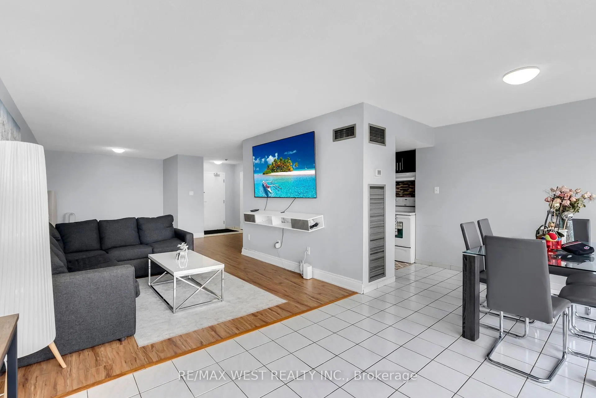 Photo 15 of Unit 1403, 5 Rowntree Road, Etobicoke, Mount Olive-Silverstone-Jamestown — HOMEH