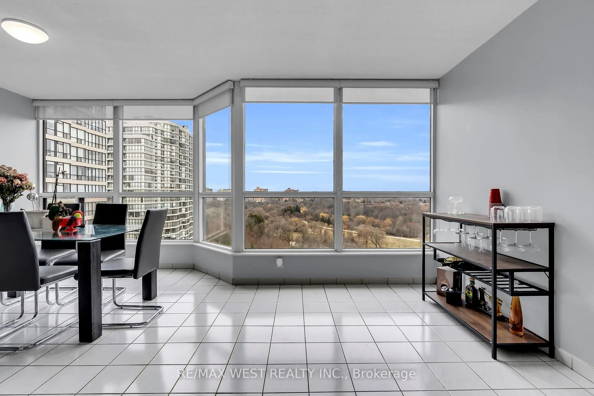 Photo 16 of Unit 1403, 5 Rowntree Road, Etobicoke, Mount Olive-Silverstone-Jamestown — HOMEH