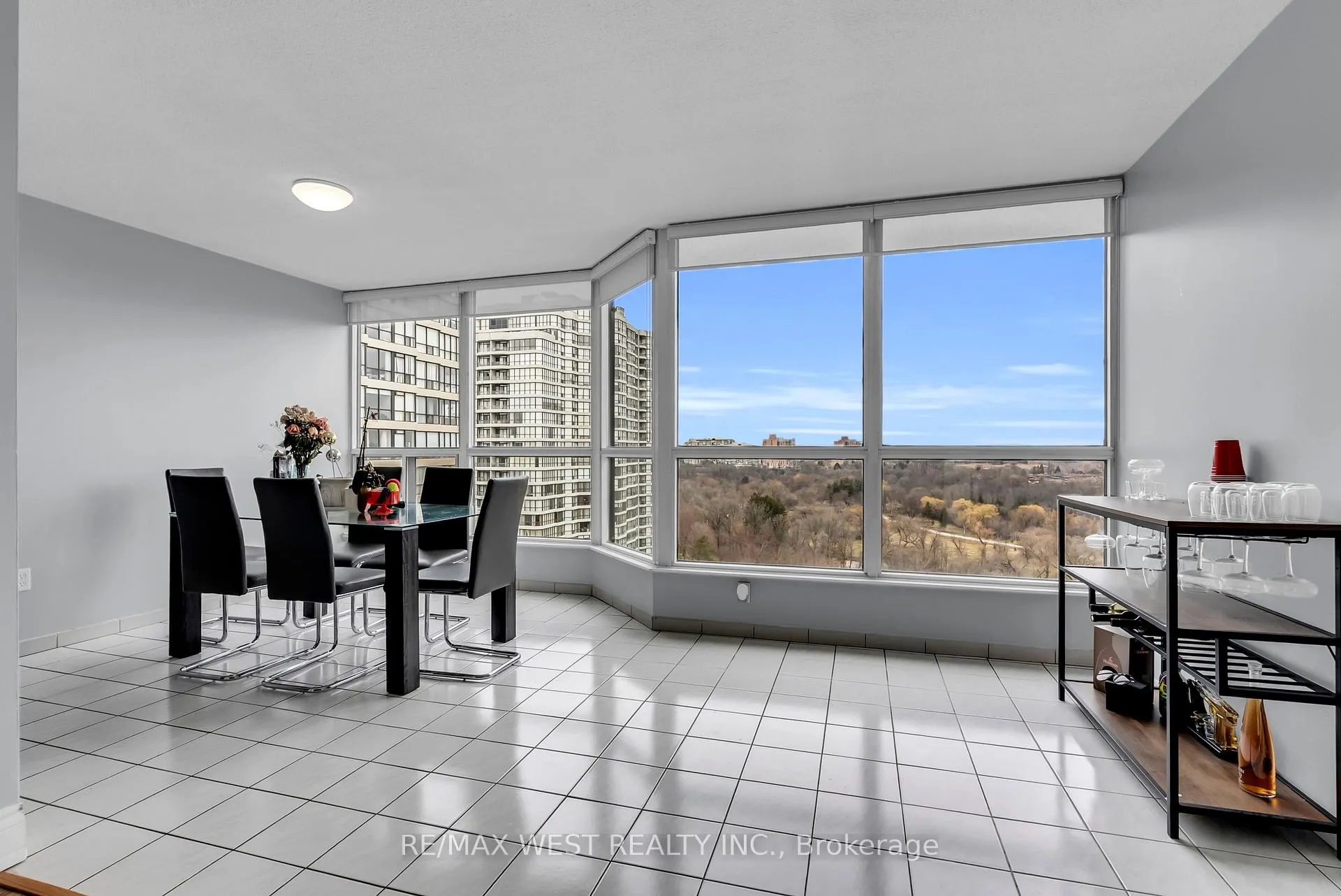 Photo 17 of Unit 1403, 5 Rowntree Road, Etobicoke, Mount Olive-Silverstone-Jamestown — HOMEH