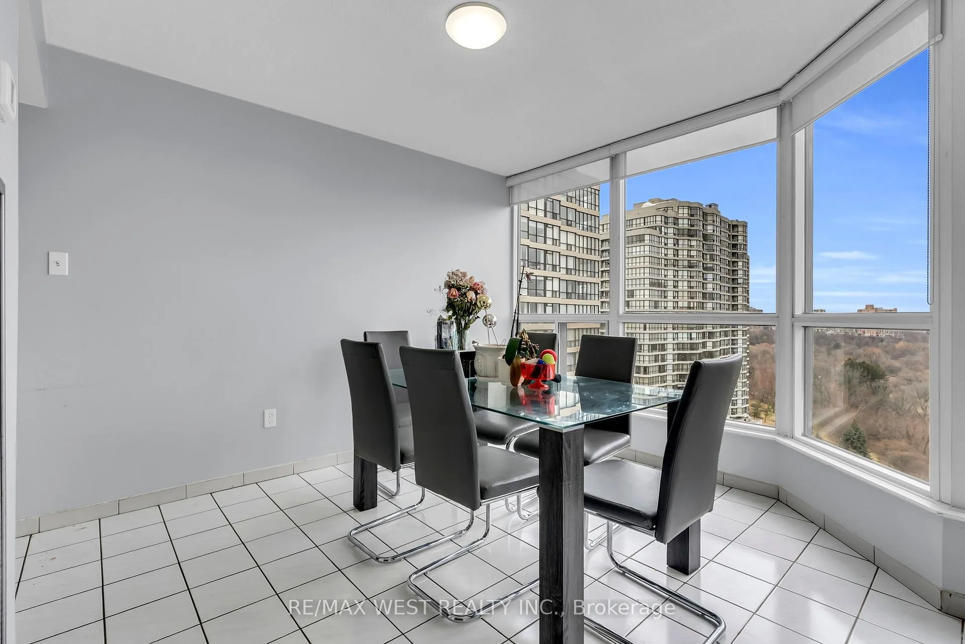 Photo 18 of Unit 1403, 5 Rowntree Road, Etobicoke, Mount Olive-Silverstone-Jamestown — HOMEH