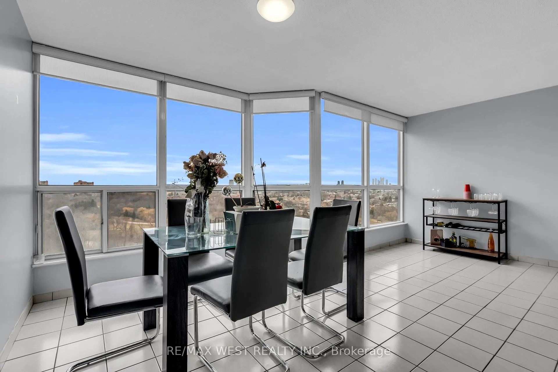 Photo 19 of Unit 1403, 5 Rowntree Road, Etobicoke, Mount Olive-Silverstone-Jamestown — HOMEH