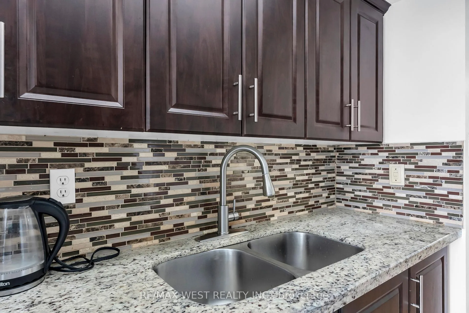 Photo 23 of Unit 1403, 5 Rowntree Road, Etobicoke, Mount Olive-Silverstone-Jamestown — HOMEH