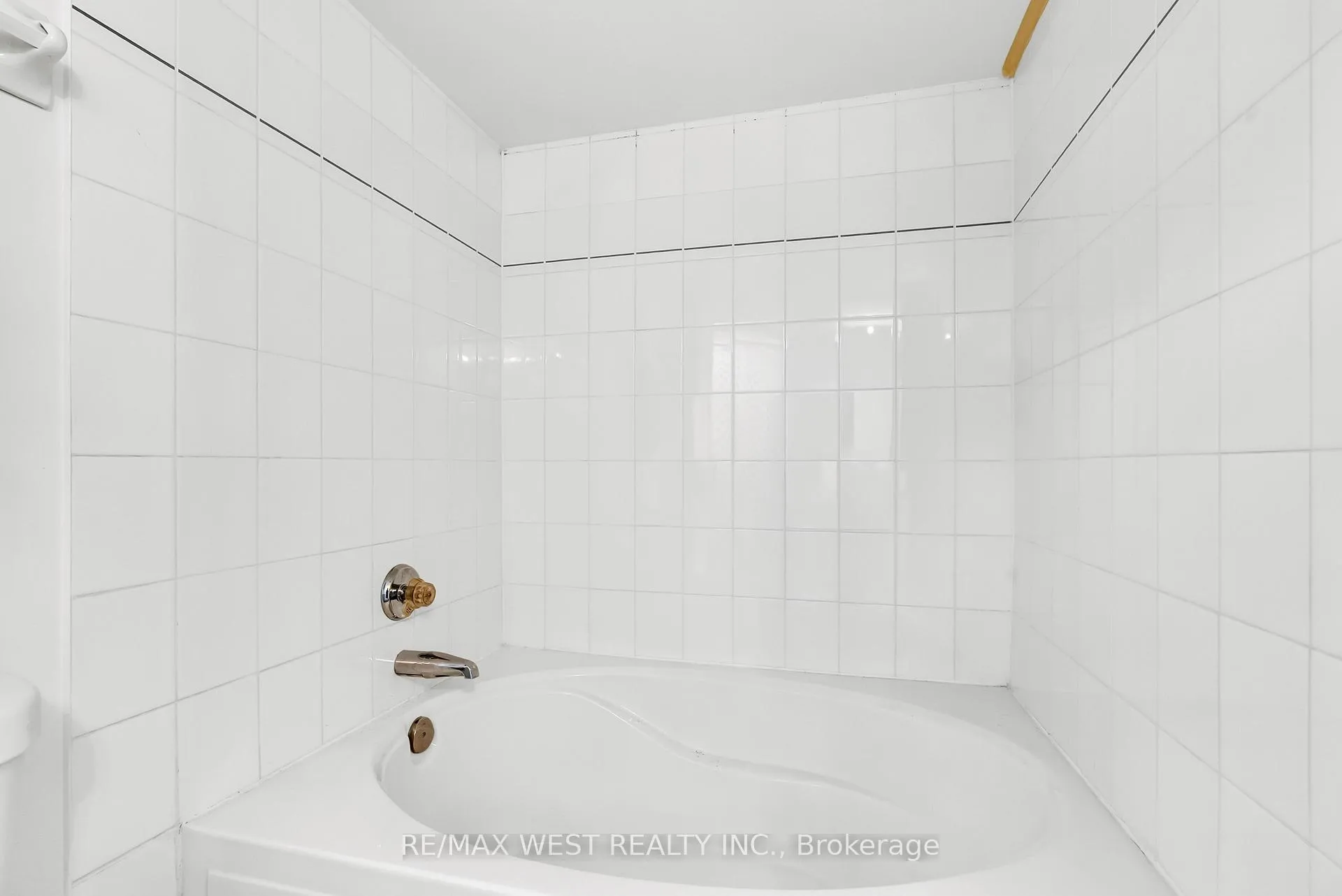 Photo 27 of Unit 1403, 5 Rowntree Road, Etobicoke, Mount Olive-Silverstone-Jamestown — HOMEH