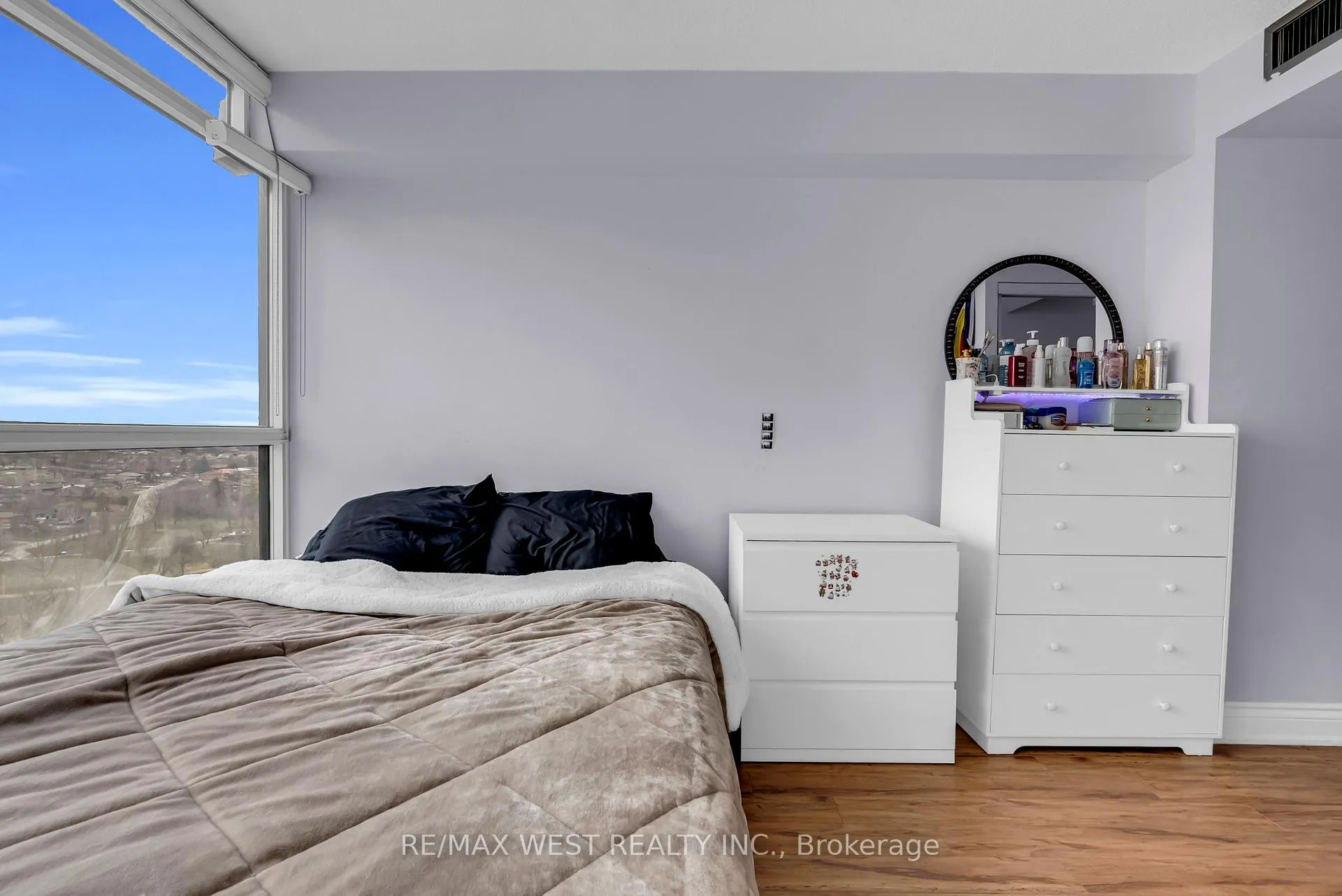 Photo 31 of Unit 1403, 5 Rowntree Road, Etobicoke, Mount Olive-Silverstone-Jamestown — HOMEH