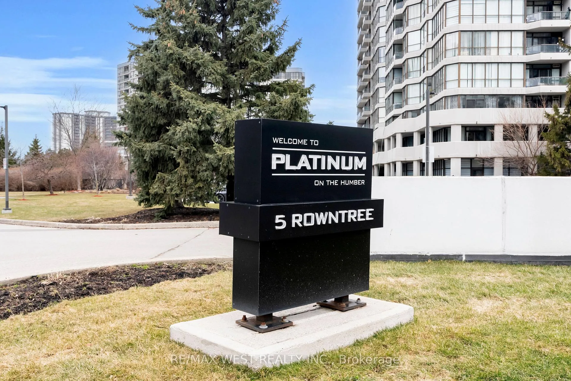 Photo 48 of Unit 1403, 5 Rowntree Road, Etobicoke, Mount Olive-Silverstone-Jamestown — HOMEH