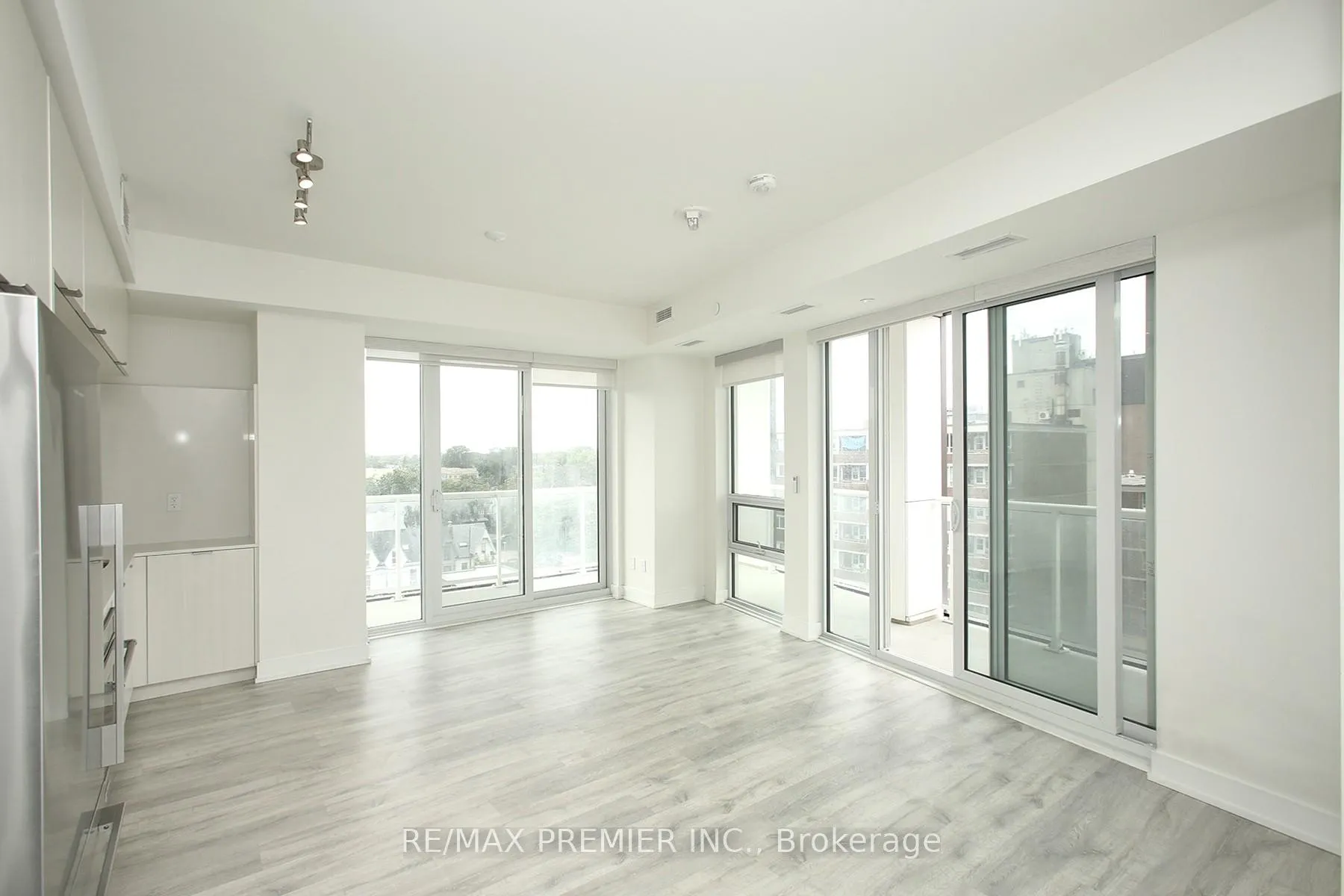 Photo 6 of Unit 805, 80 Vanauley Street, Toronto, Kensington-Chinatown — HOMEH
