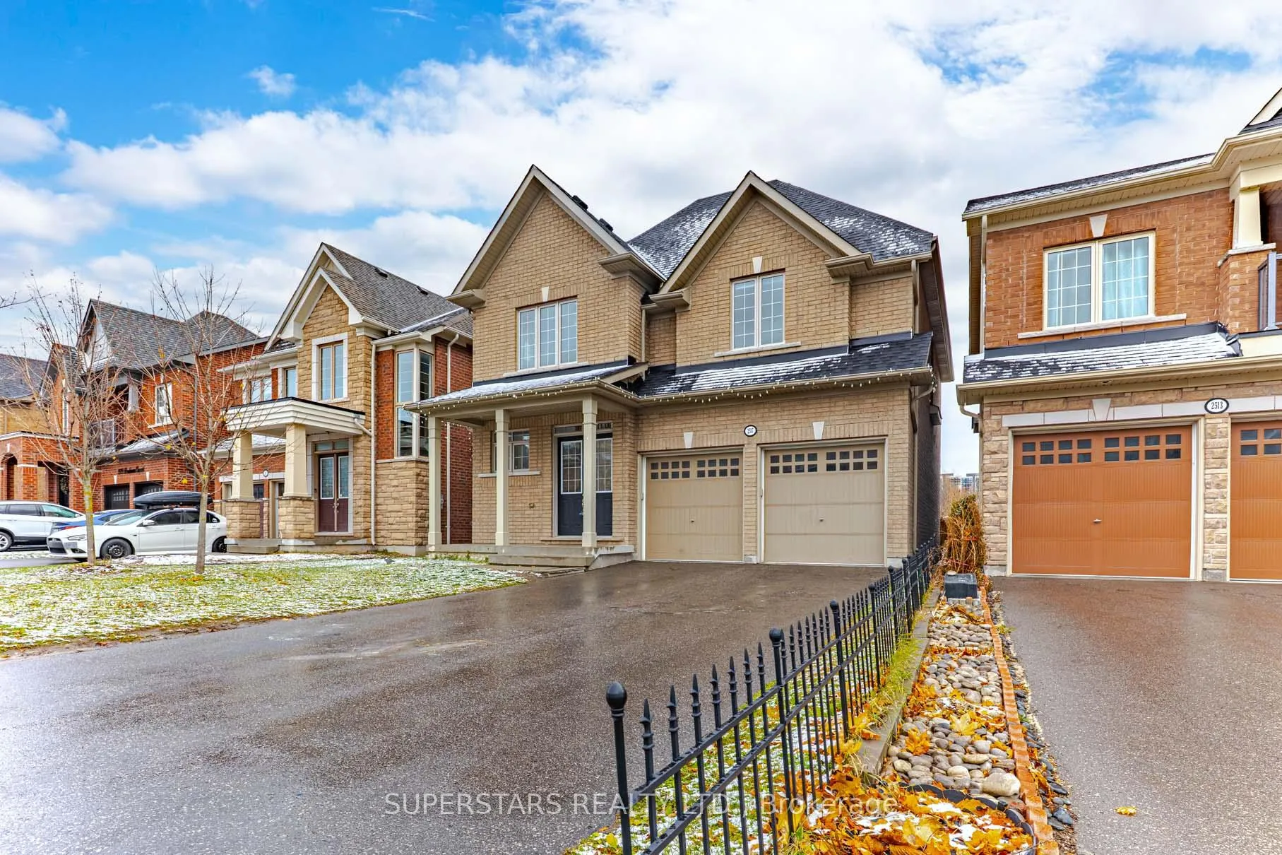 Photo 2 of 2517 Bandsman Crescent, Oshawa, Windfields — HOMEH