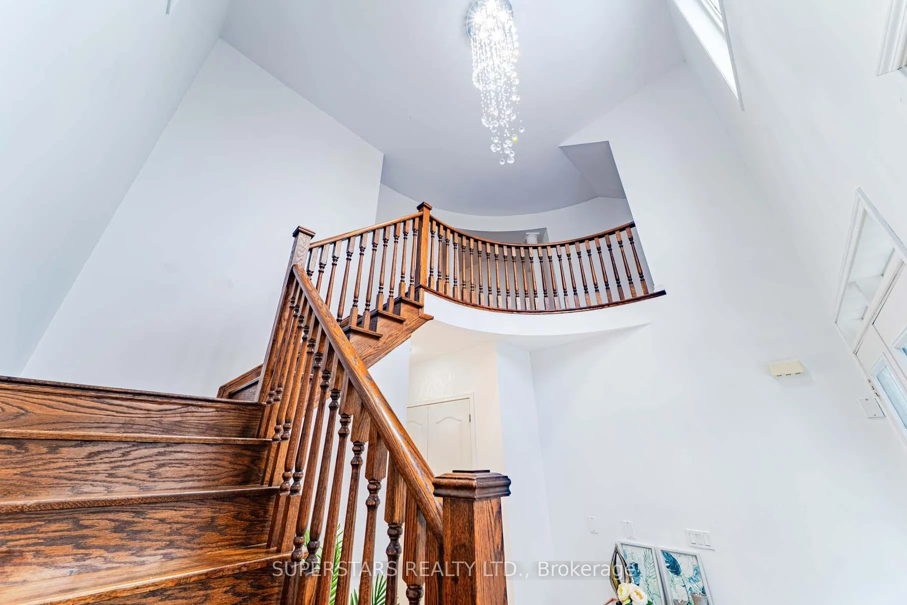 Photo 4 of 2517 Bandsman Crescent, Oshawa, Windfields — HOMEH