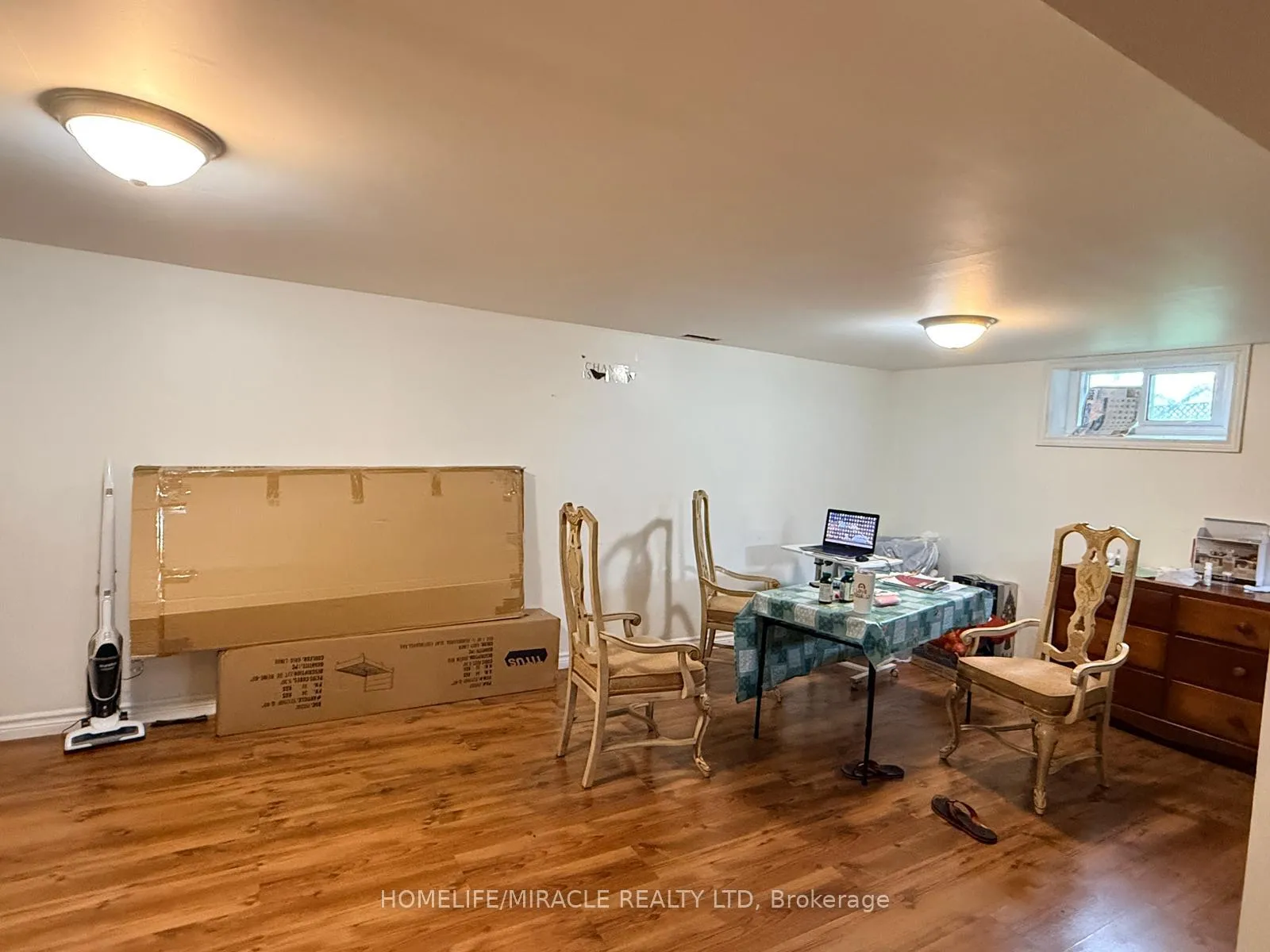 Photo 5 of 20 Weston Road, St. Catharines, Western Hill — HOMEH