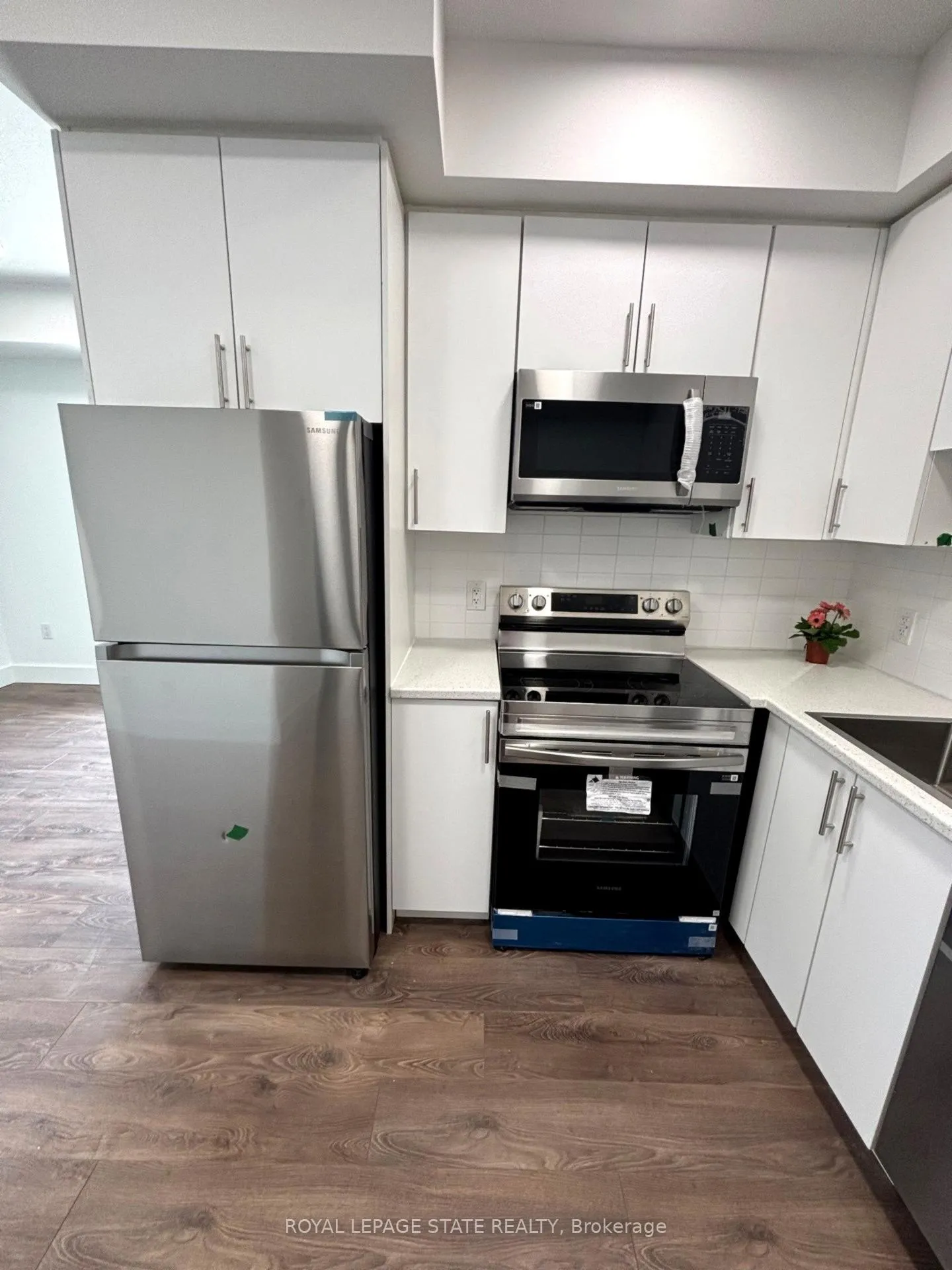 Photo 5 of Unit 115, 6638 Mcleod Road, Niagara Falls, Oldfield — HOMEH