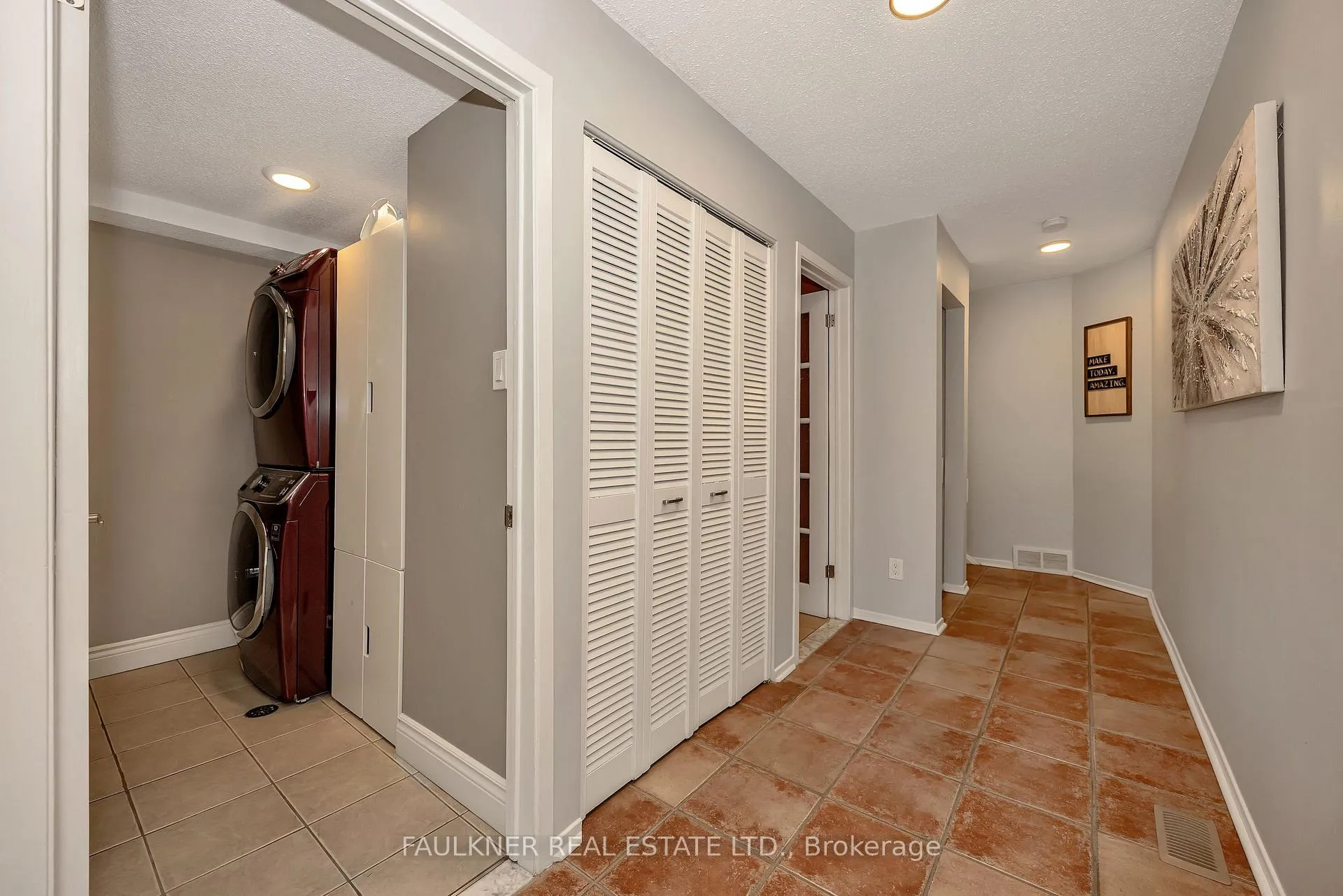 Photo 3 of 272 Gladstone Avenue, Ottawa, Ottawa Centre — HOMEH