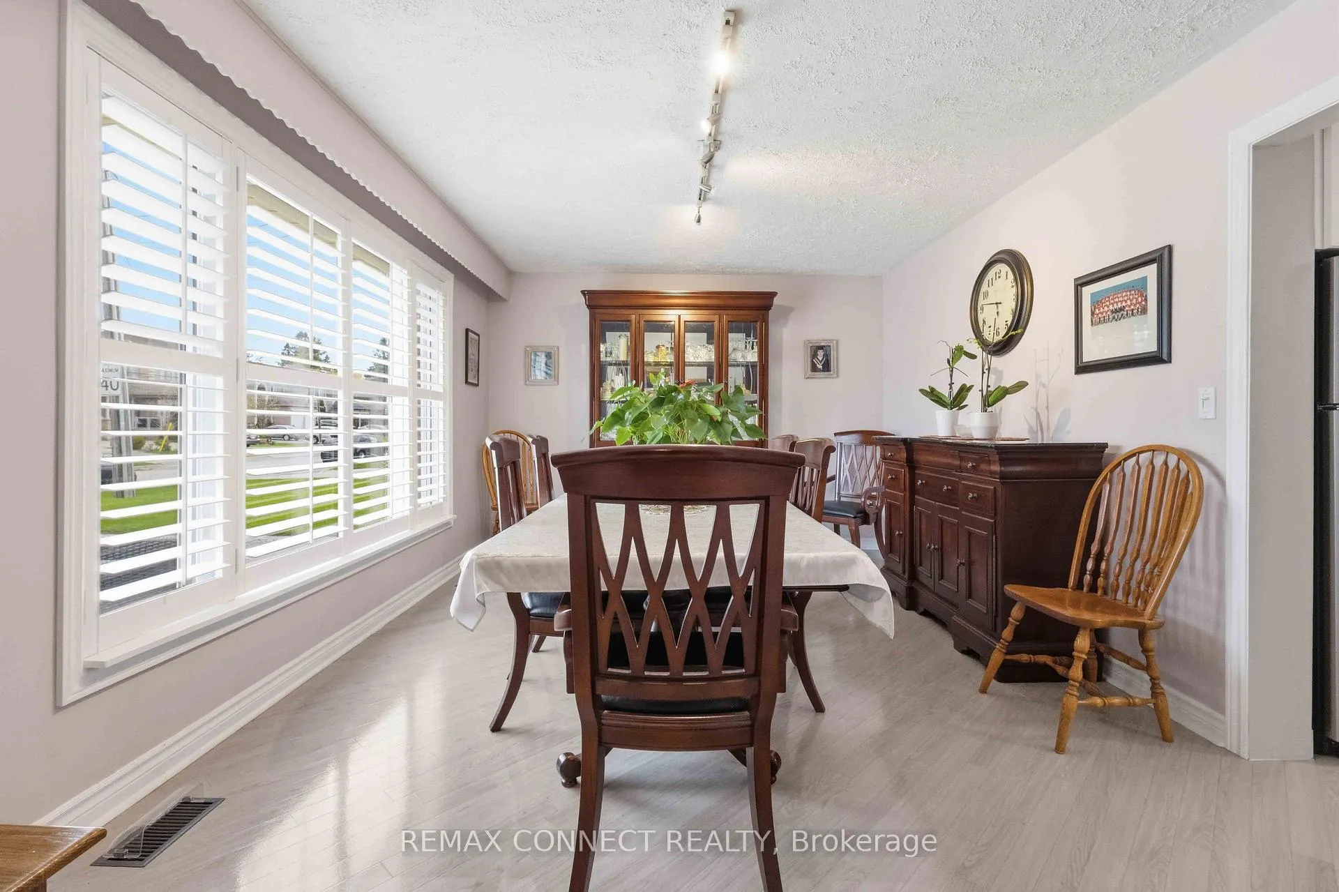 Photo 5 of 1805 Woodview Avenue, Pickering, Highbush — HOMEH