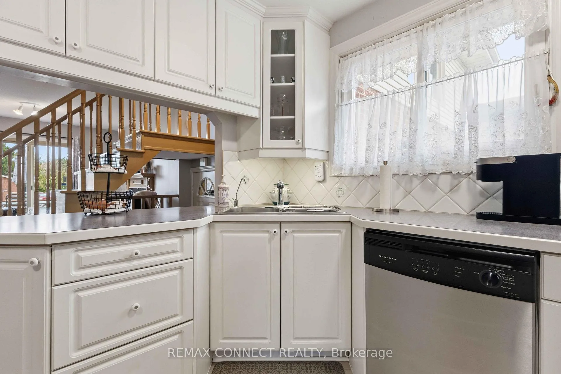 Photo 13 of 1805 Woodview Avenue, Pickering, Highbush — HOMEH