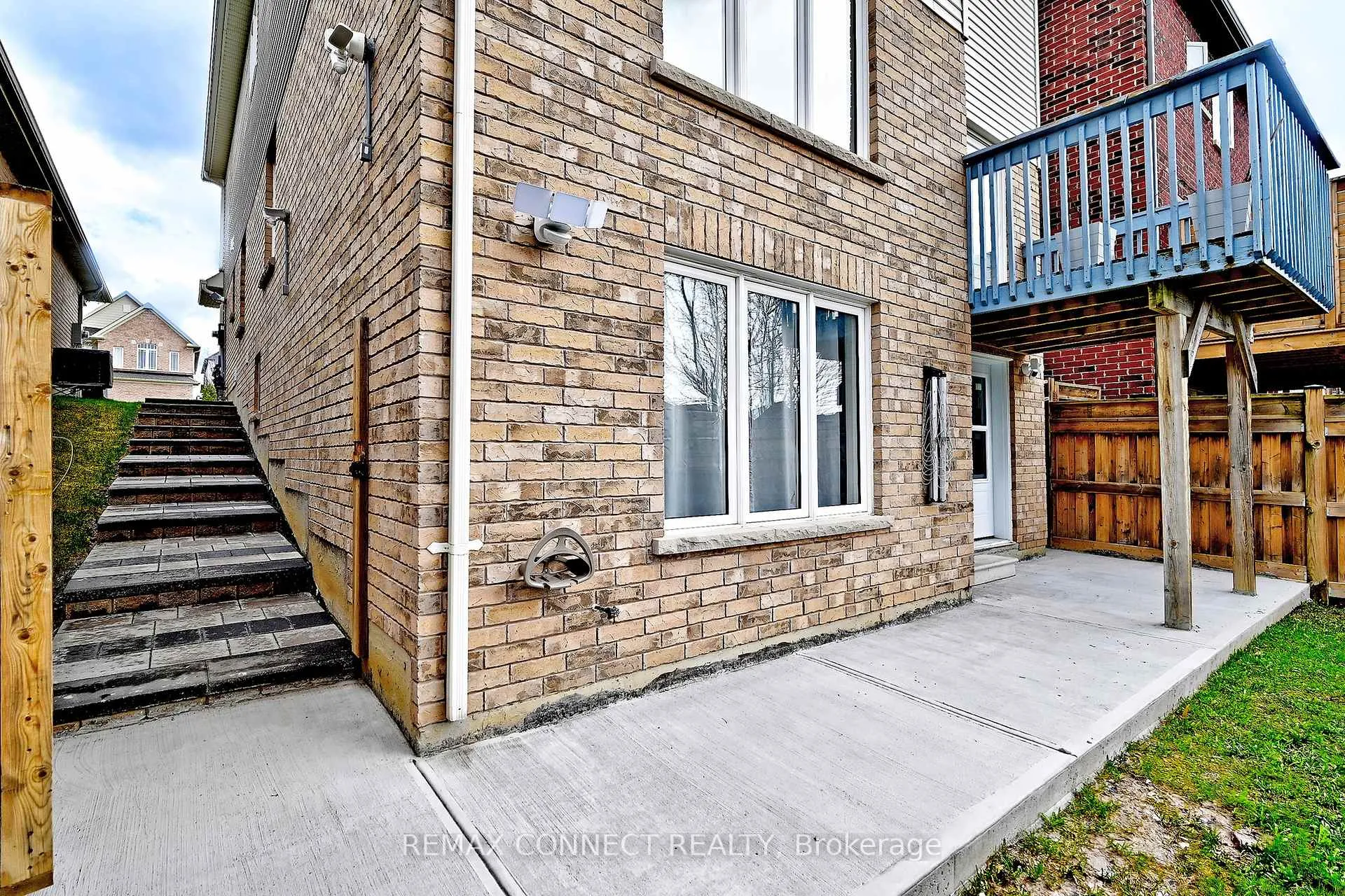 Photo 4 of 1788 Shelburne Street, Oshawa, Samac — HOMEH