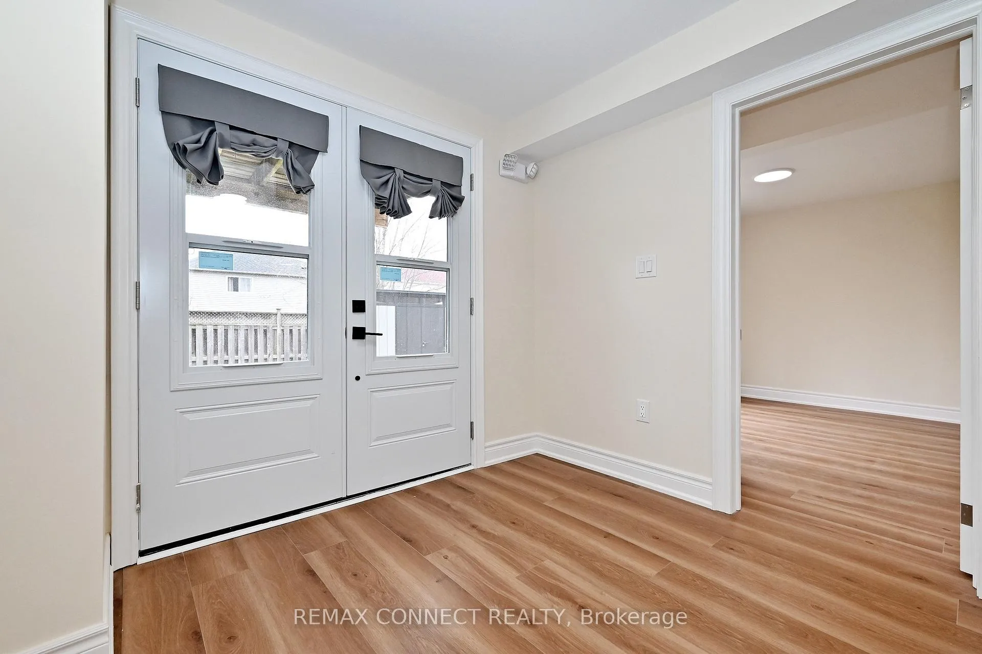 Photo 6 of 1788 Shelburne Street, Oshawa, Samac — HOMEH