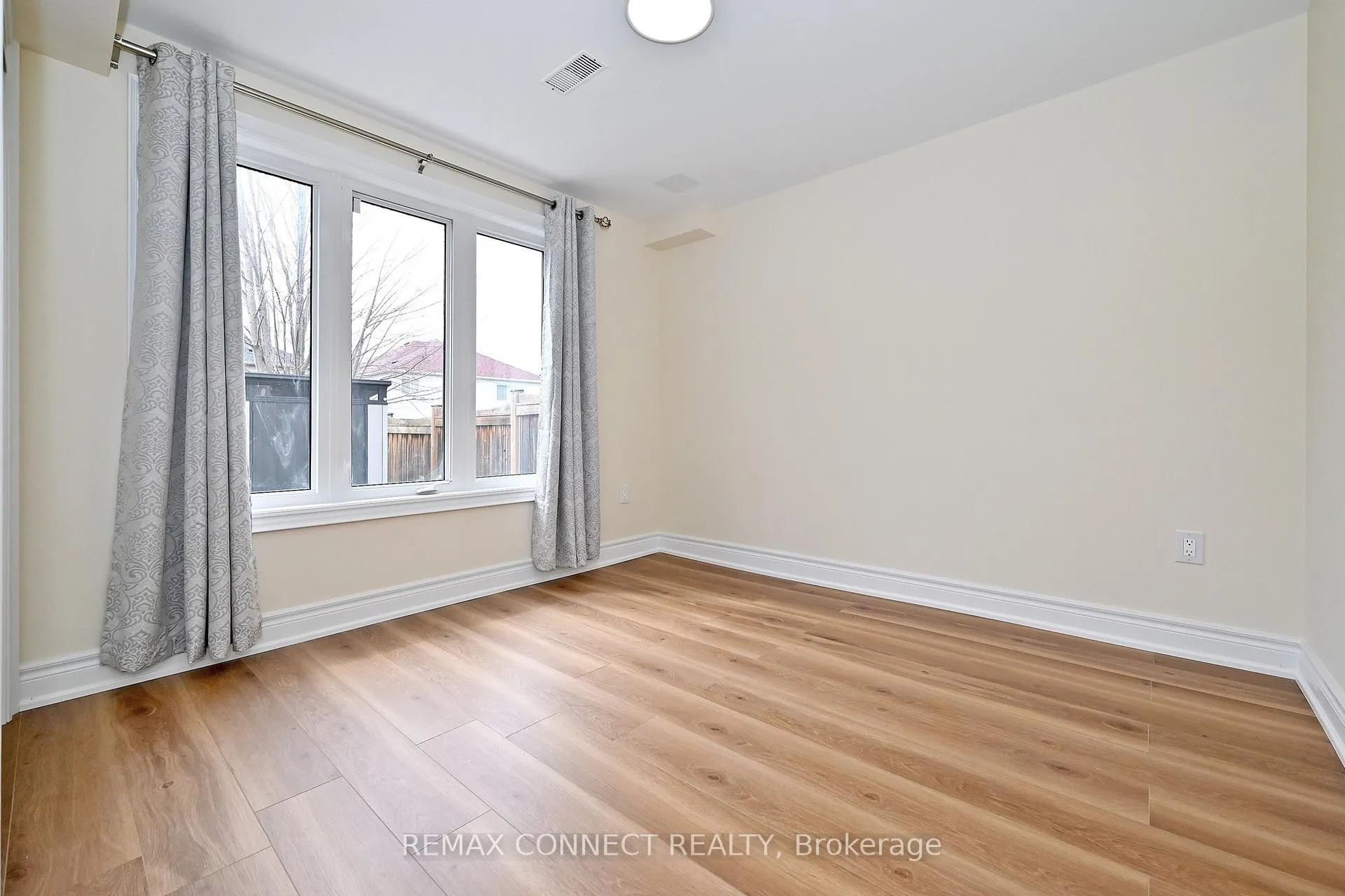 Photo 23 of 1788 Shelburne Street, Oshawa, Samac — HOMEH