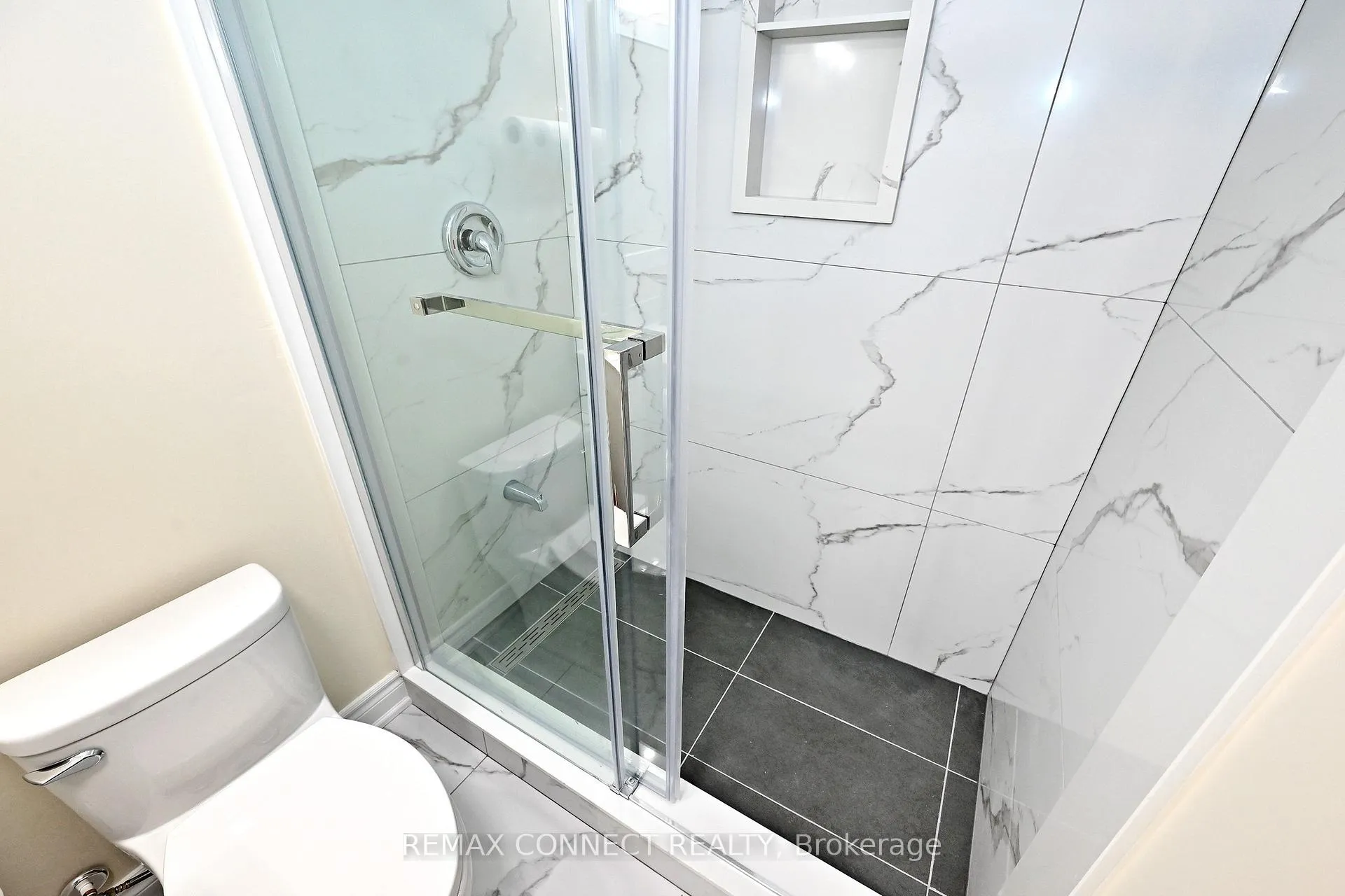 Photo 34 of 1788 Shelburne Street, Oshawa, Samac — HOMEH