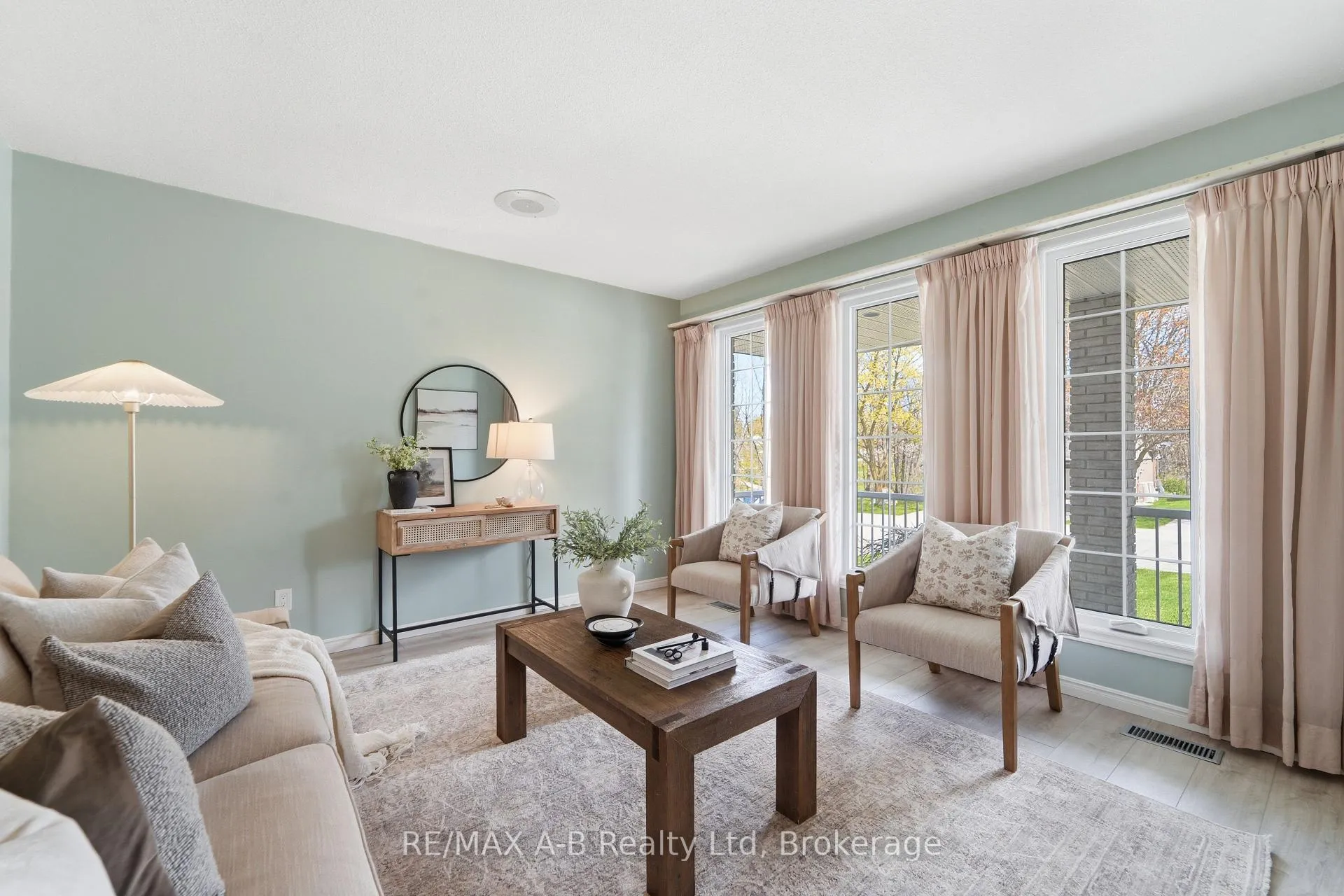 Photo 5 of 178 Toronto Street E, West Perth, Mitchell — HOMEH