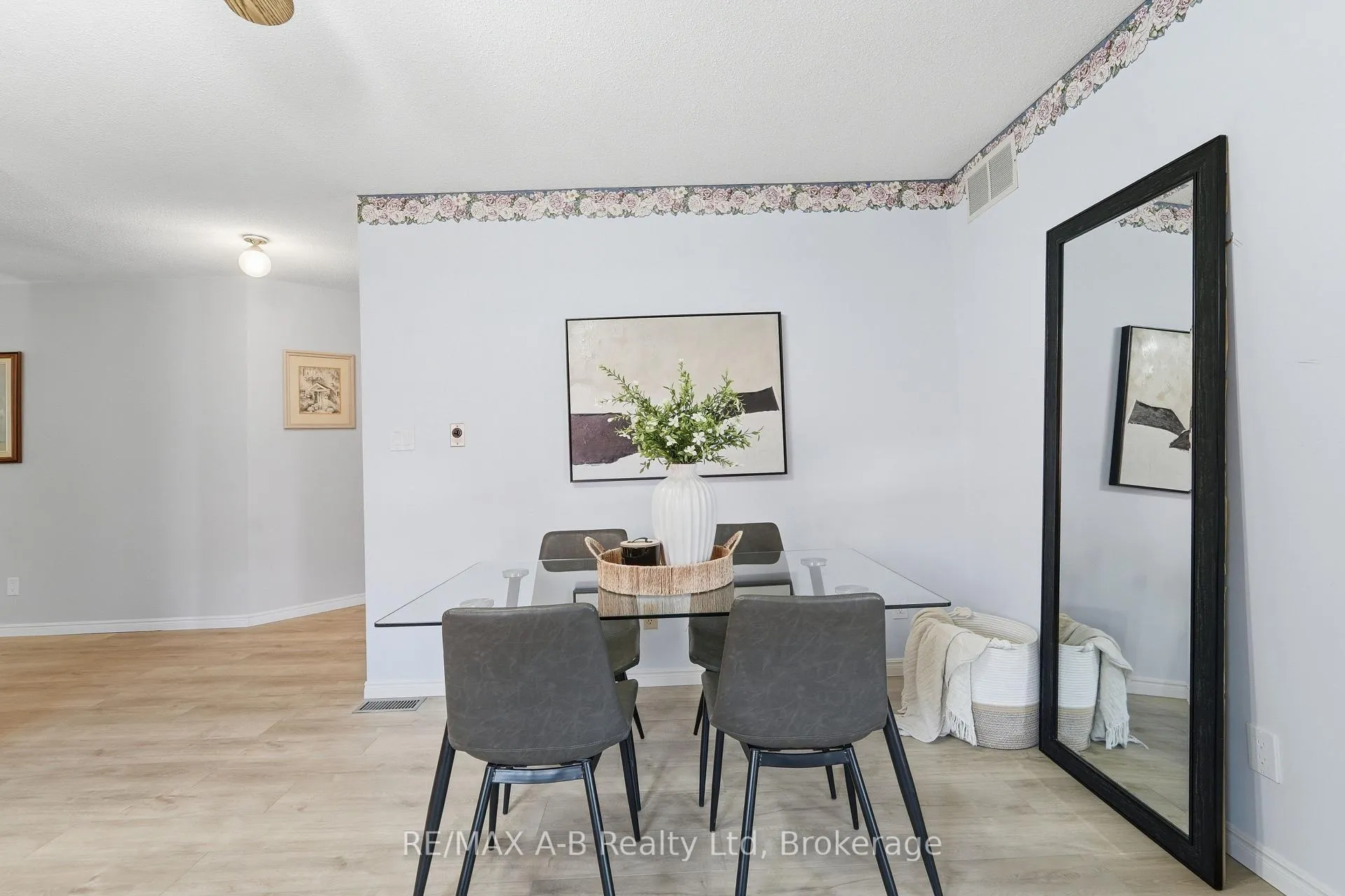 Photo 10 of 178 Toronto Street E, West Perth, Mitchell — HOMEH