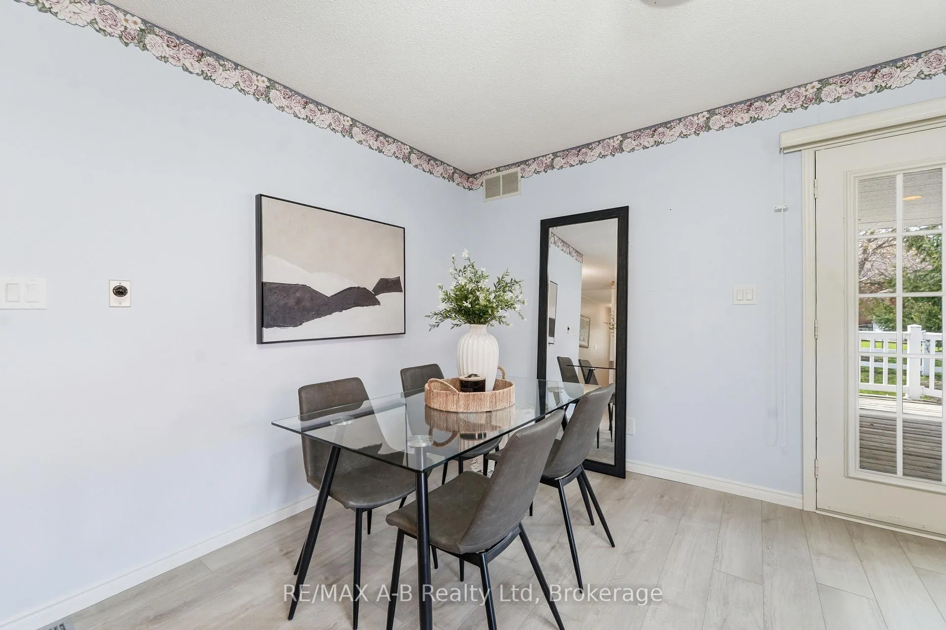 Photo 11 of 178 Toronto Street E, West Perth, Mitchell — HOMEH