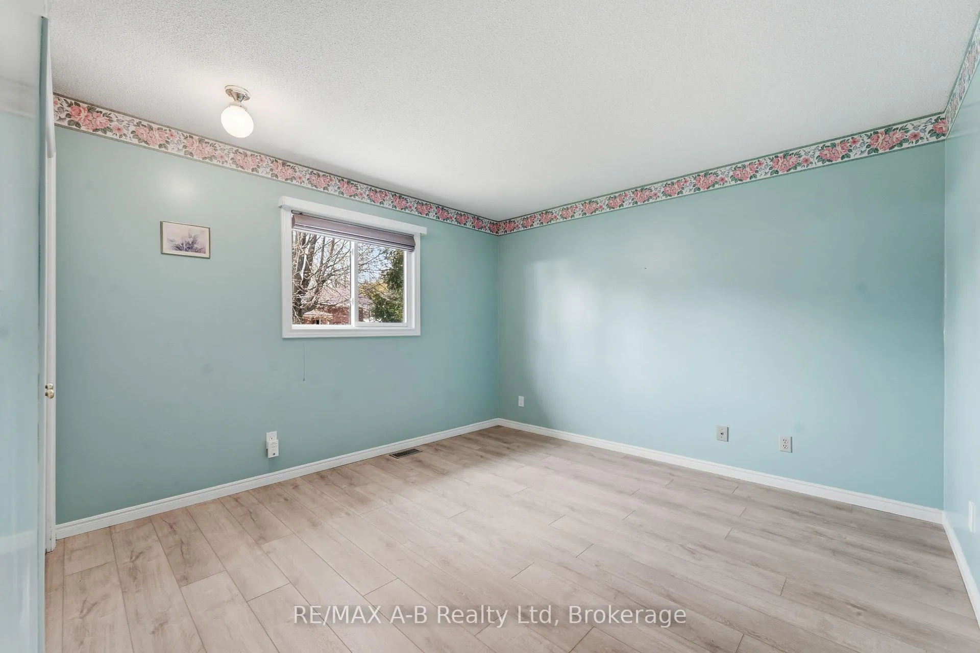 Photo 13 of 178 Toronto Street E, West Perth, Mitchell — HOMEH