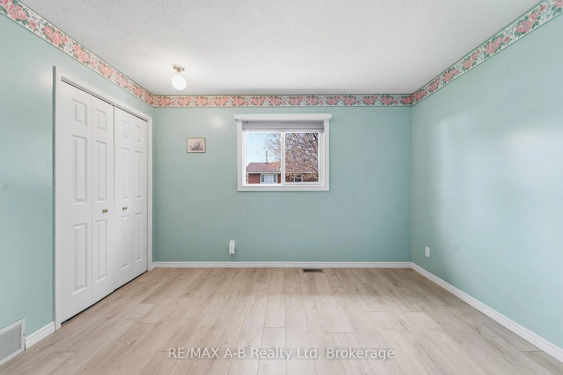 Photo 14 of 178 Toronto Street E, West Perth, Mitchell — HOMEH