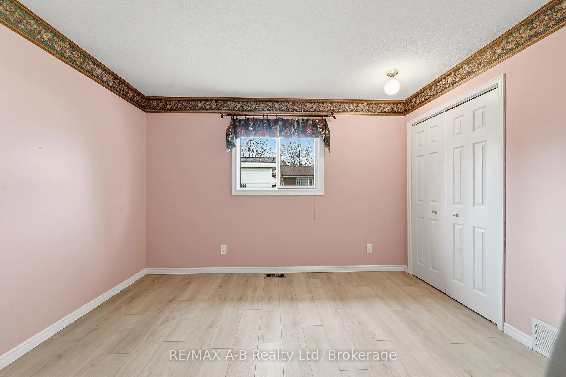 Photo 16 of 178 Toronto Street E, West Perth, Mitchell — HOMEH
