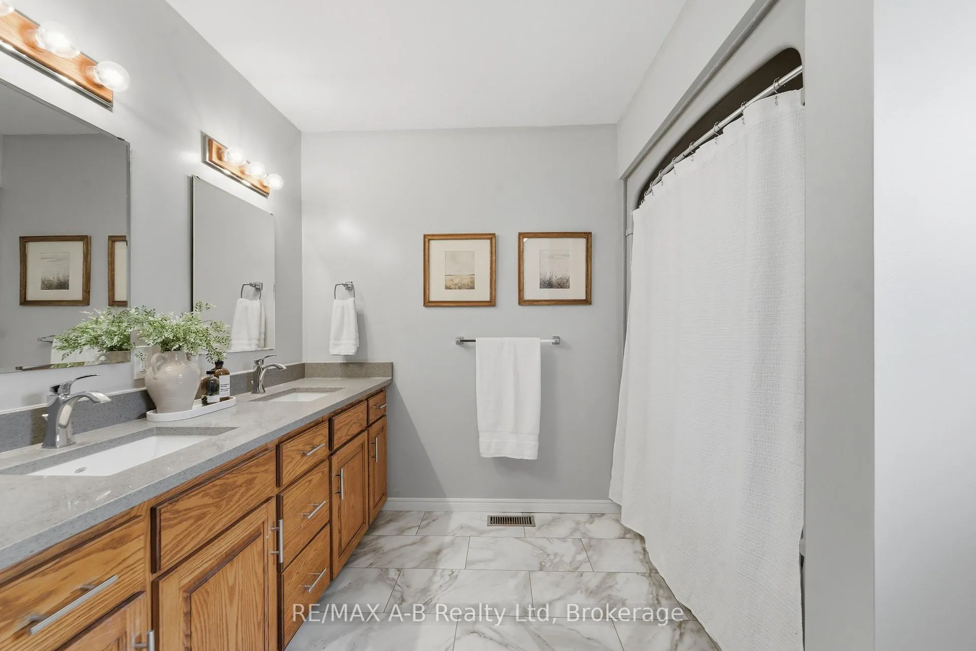 Photo 18 of 178 Toronto Street E, West Perth, Mitchell — HOMEH