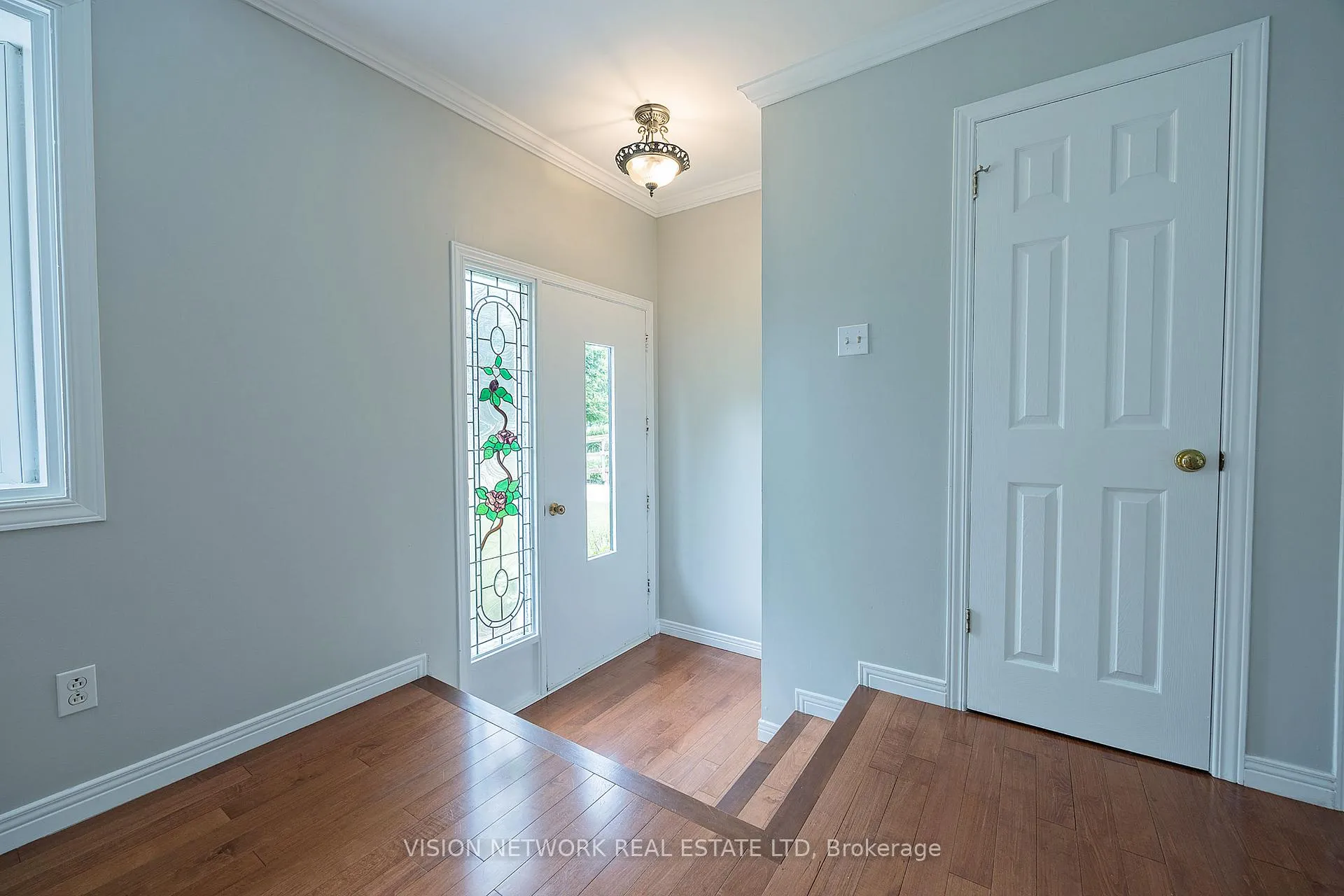 Photo 3 of 171 Pawnee Road, London, East D — HOMEH