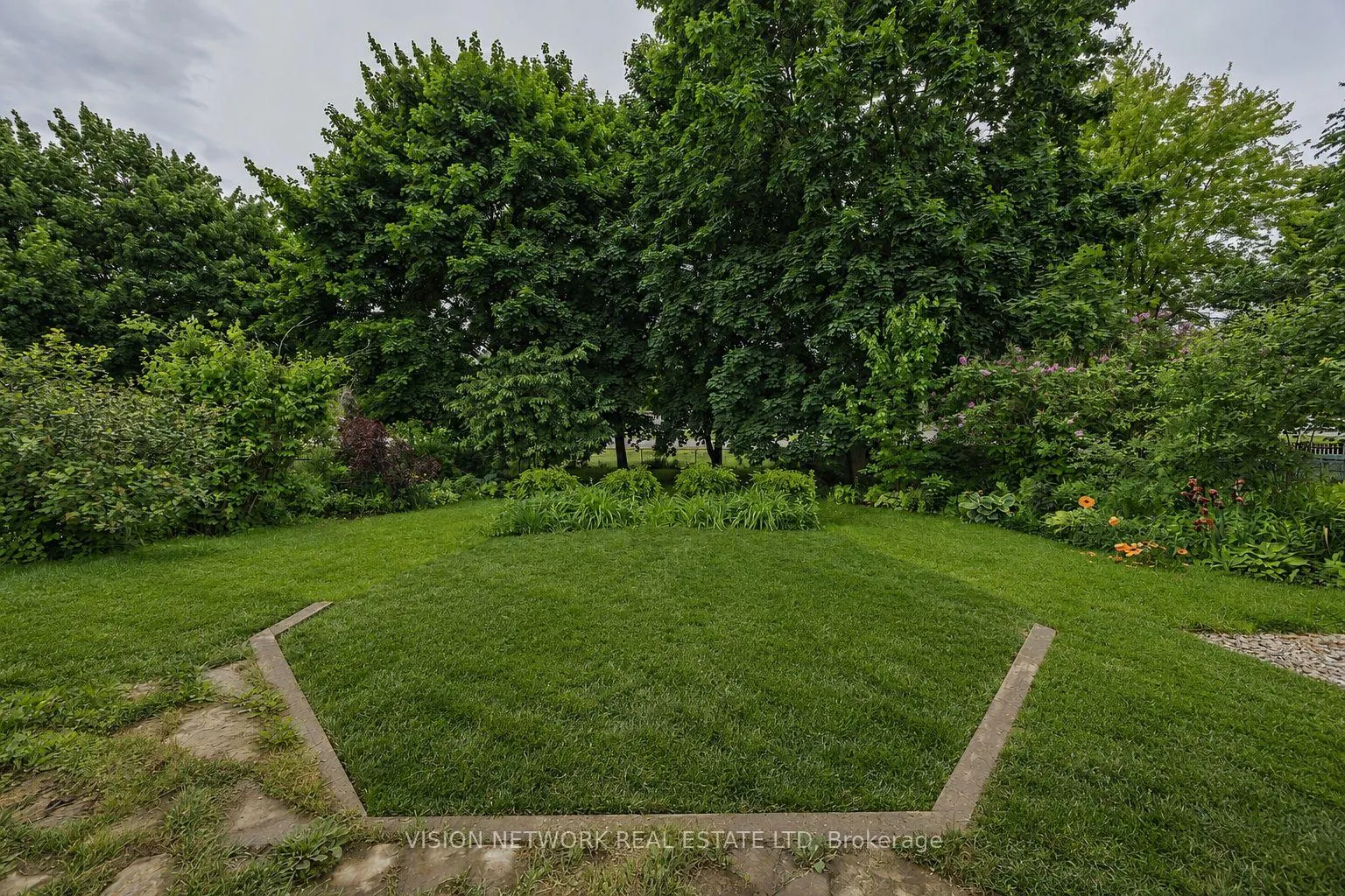 Photo 18 of 171 Pawnee Road, London, East D — HOMEH