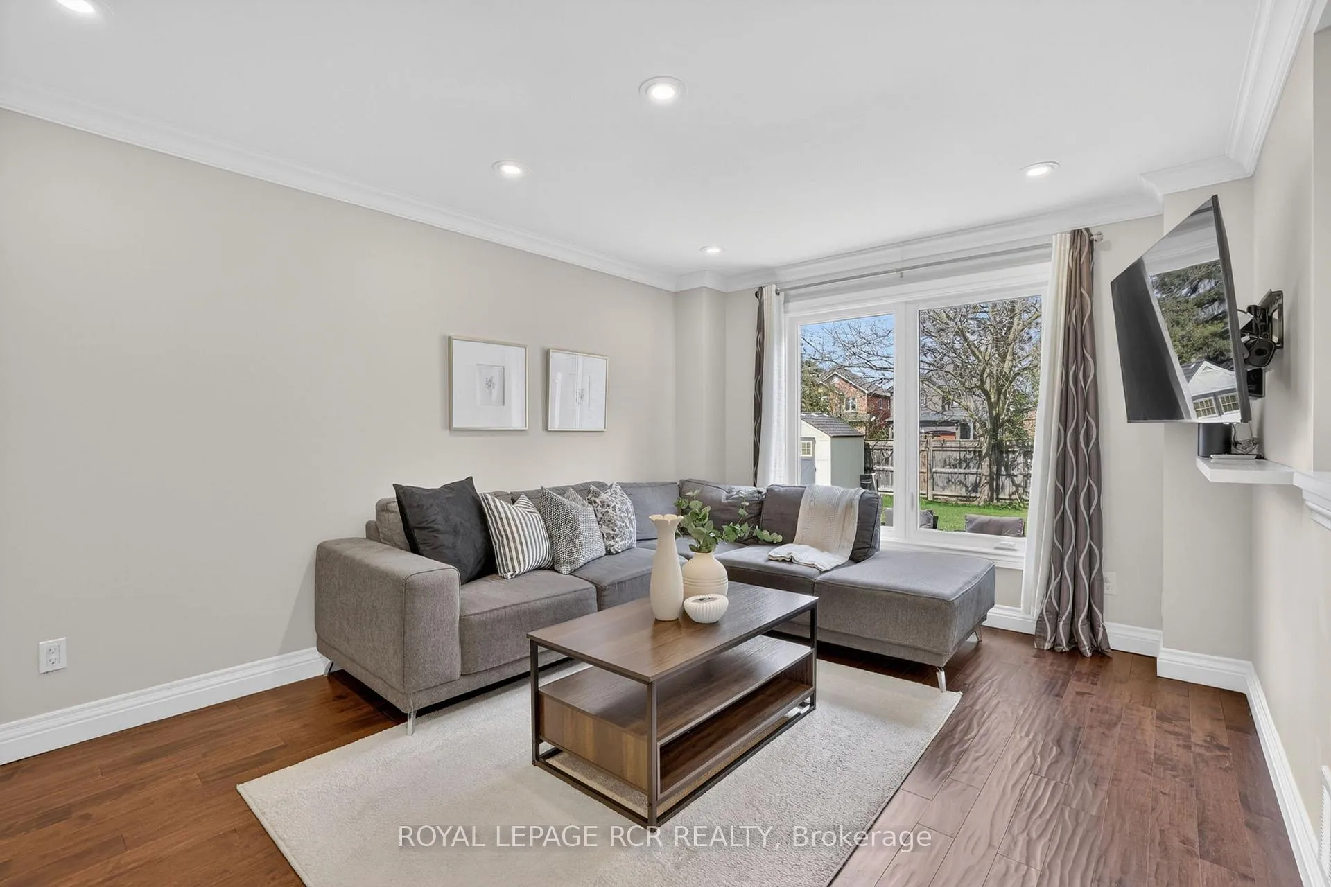 Photo 10 of 35 Mccabe Crescent, Caledon, Bolton North — HOMEH