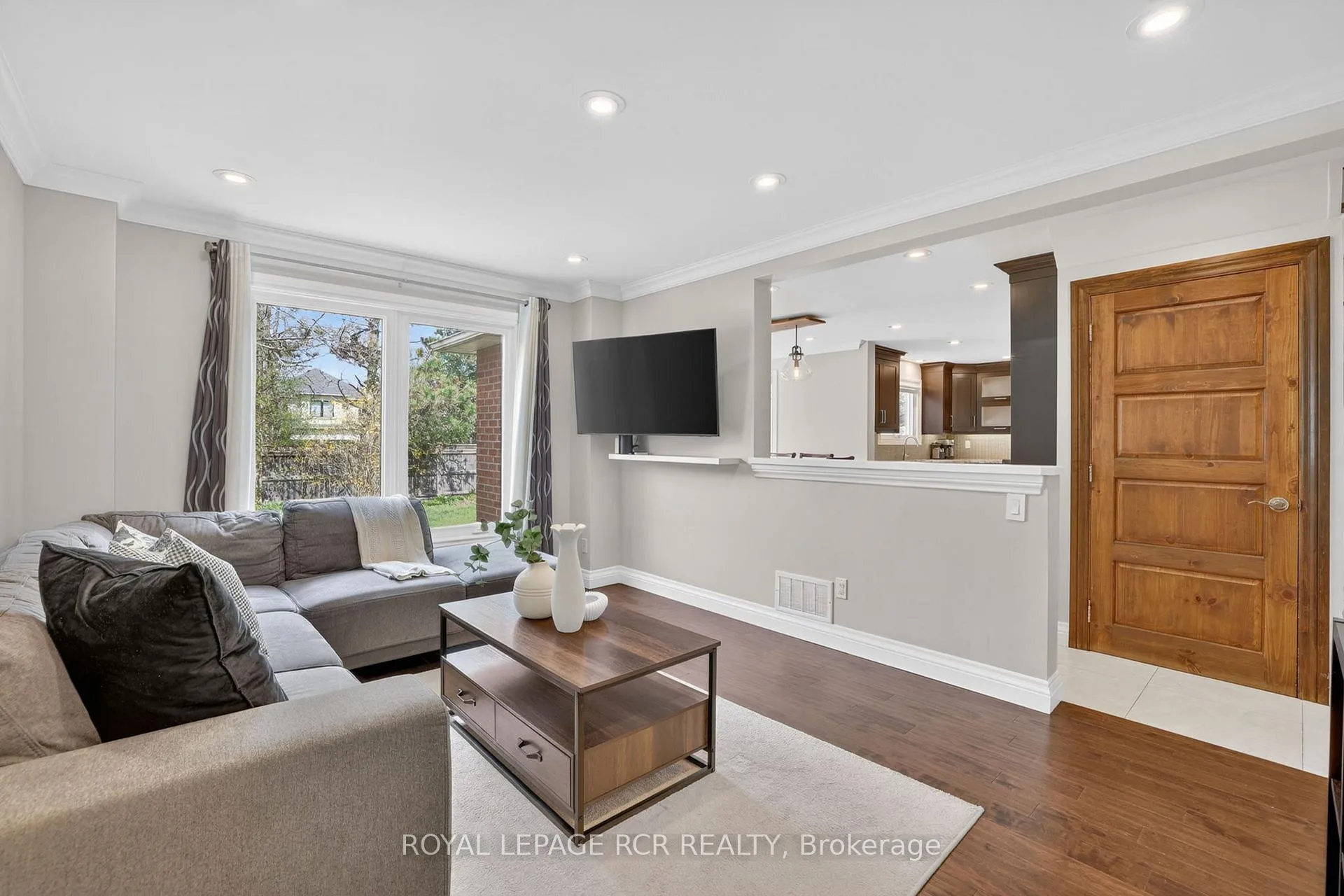 Photo 11 of 35 Mccabe Crescent, Caledon, Bolton North — HOMEH