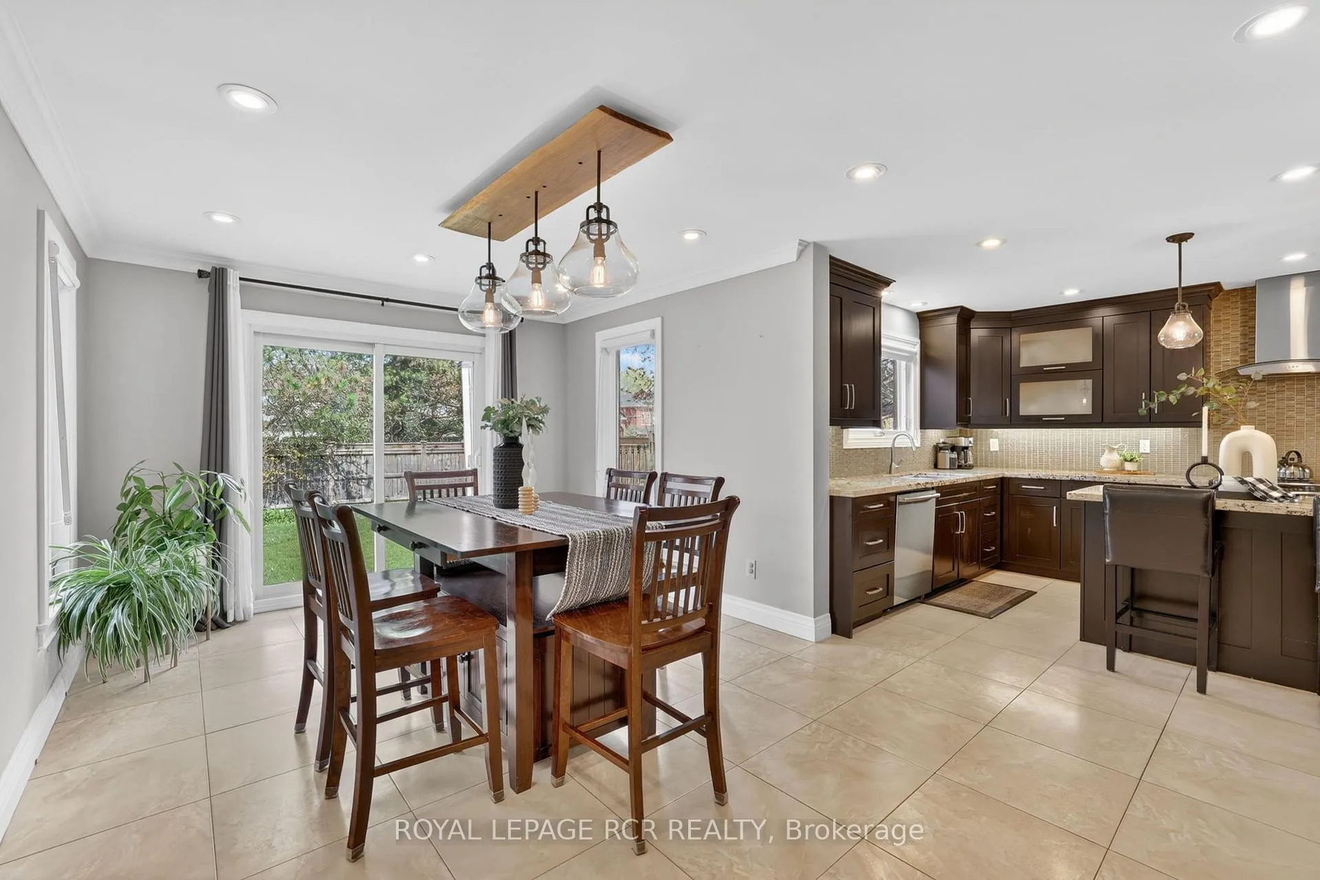 Photo 12 of 35 Mccabe Crescent, Caledon, Bolton North — HOMEH