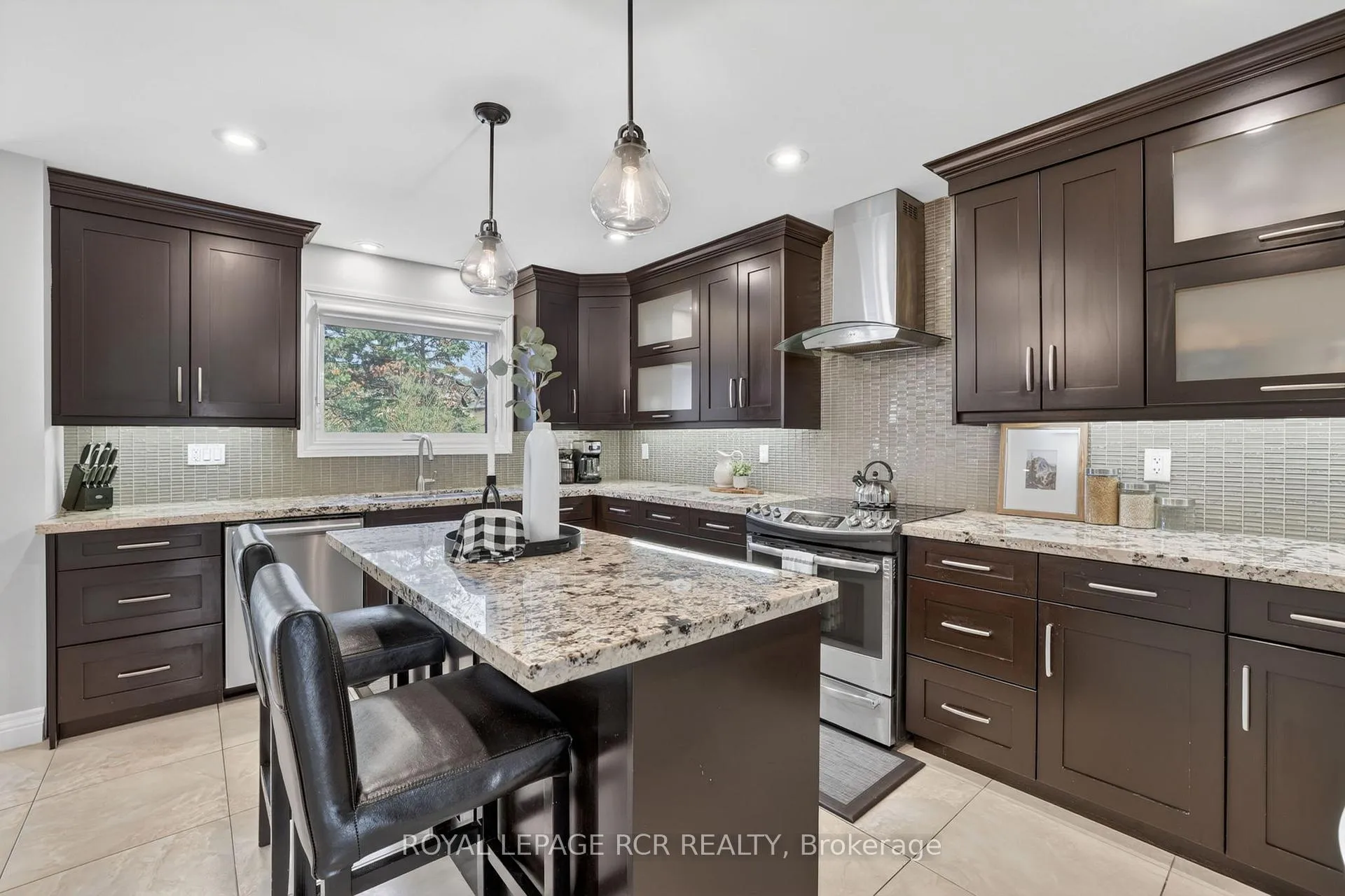 Photo 15 of 35 Mccabe Crescent, Caledon, Bolton North — HOMEH