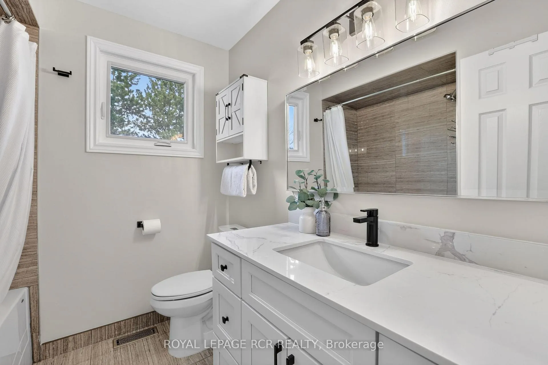 Photo 32 of 35 Mccabe Crescent, Caledon, Bolton North — HOMEH