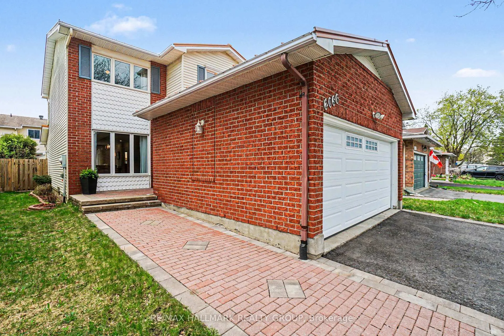 Photo 2 of 2056 Wildflower Drive, Ottawa, Queenswood Heights South — HOMEH