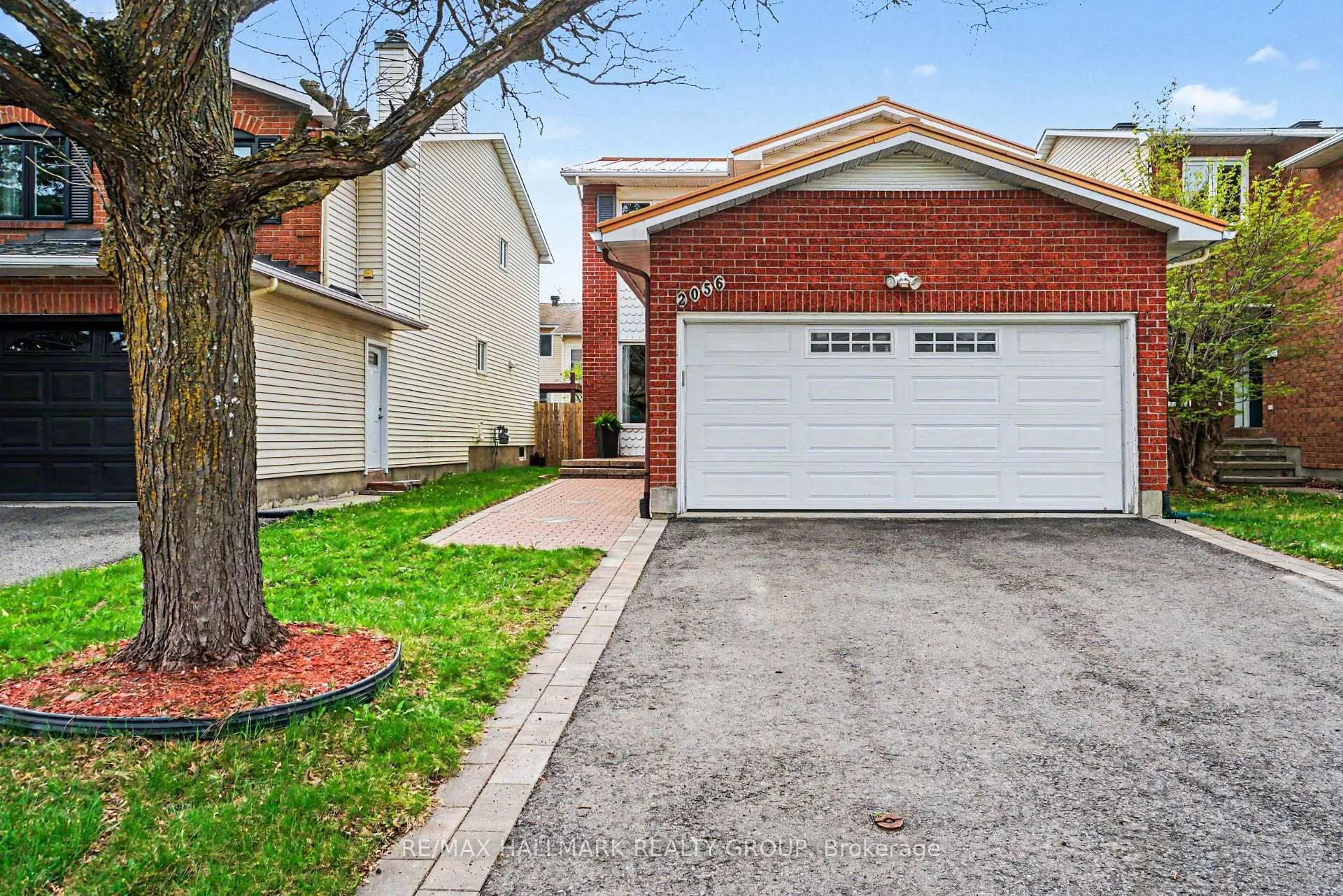 Photo 3 of 2056 Wildflower Drive, Ottawa, Queenswood Heights South — HOMEH