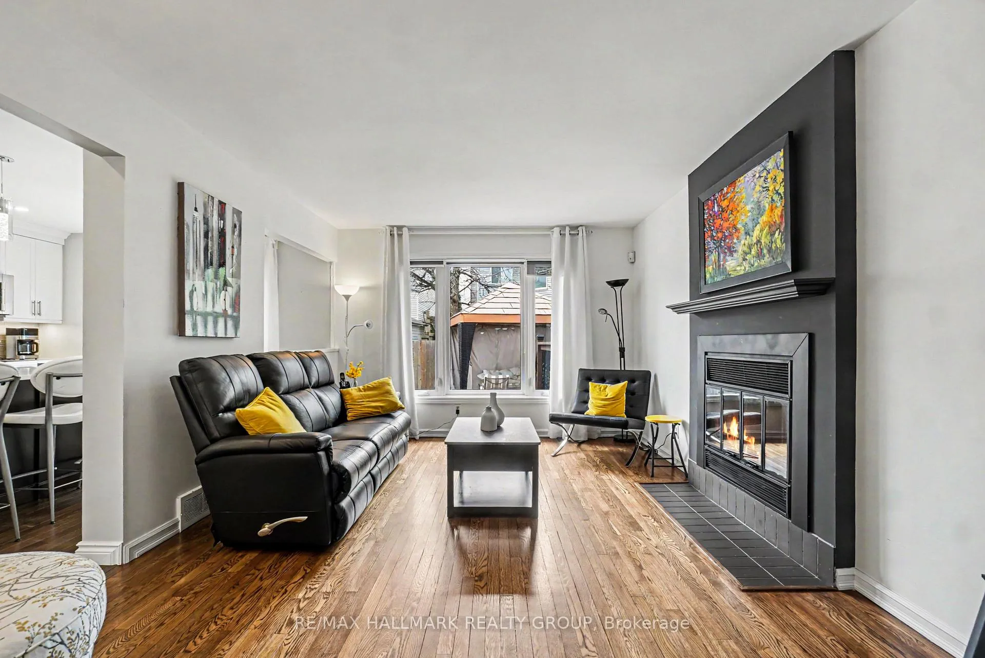 Photo 5 of 2056 Wildflower Drive, Ottawa, Queenswood Heights South — HOMEH
